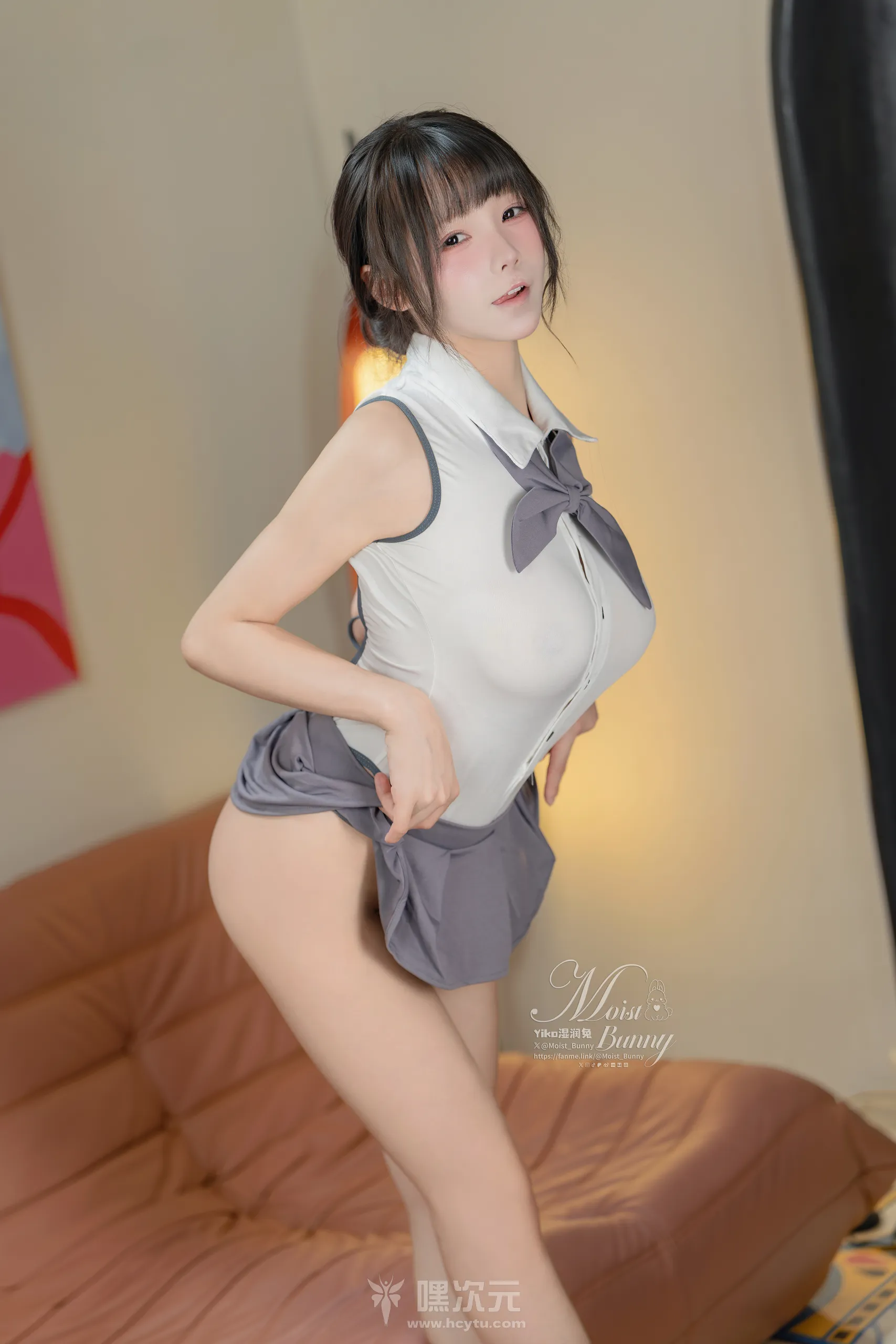 黏黏团子兔《顶级接待》写真：这31张图，我被她的“制服”骗了！2025年08月作品 - 嘿次元 图2