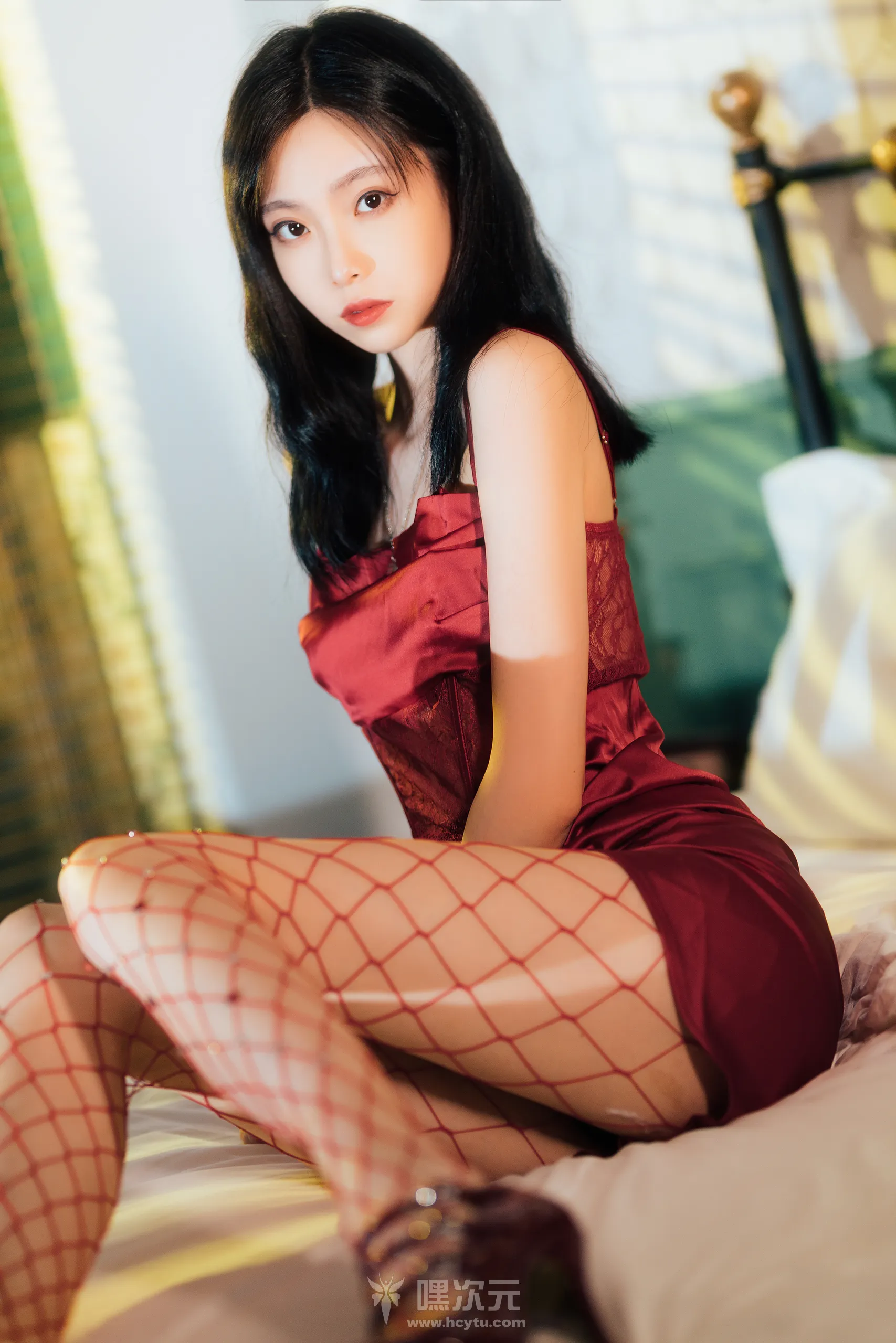 许岚LAN 网袜红裙 美女写真图片-嘿次元