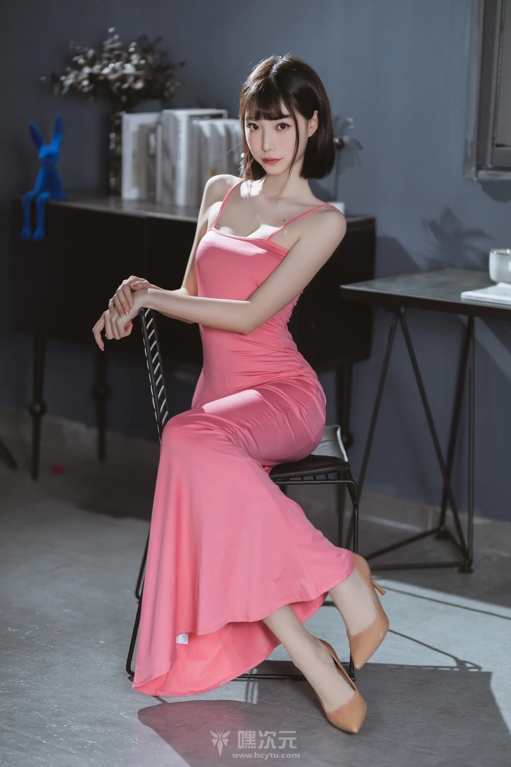 许岚LAN 粉色长裙写真图片-嘿次元