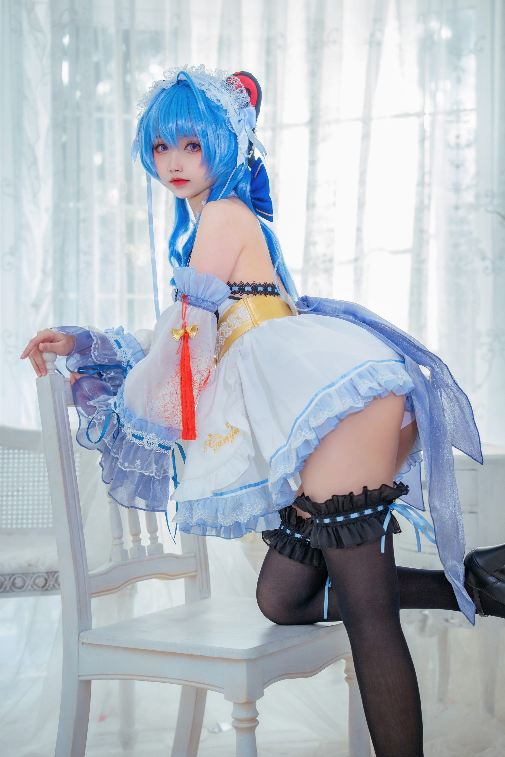 大大卷卷小卷 甘雨女仆 美女写真图片-嘿次元