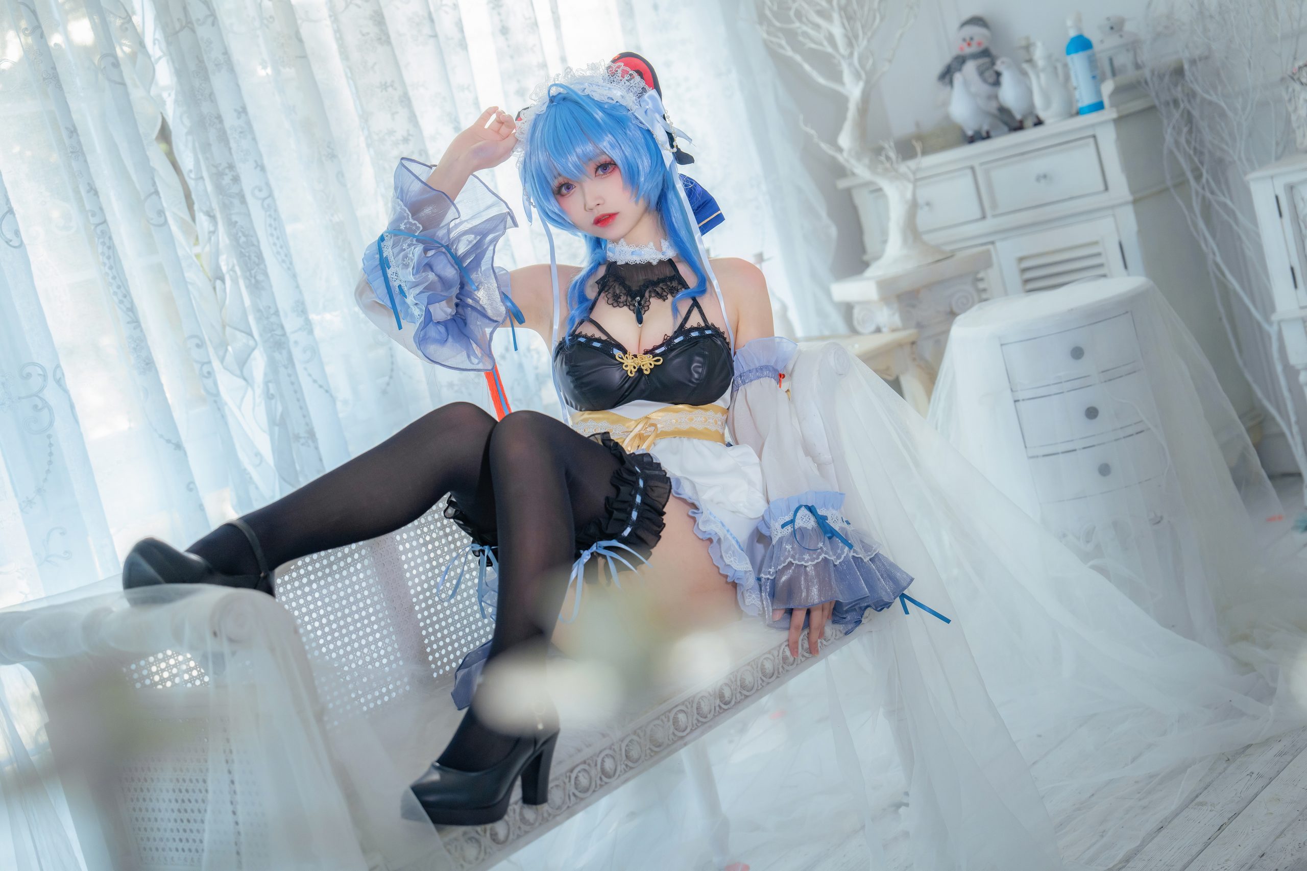 大大卷卷小卷 甘雨女仆 美女写真图片 - 嘿次元 图4