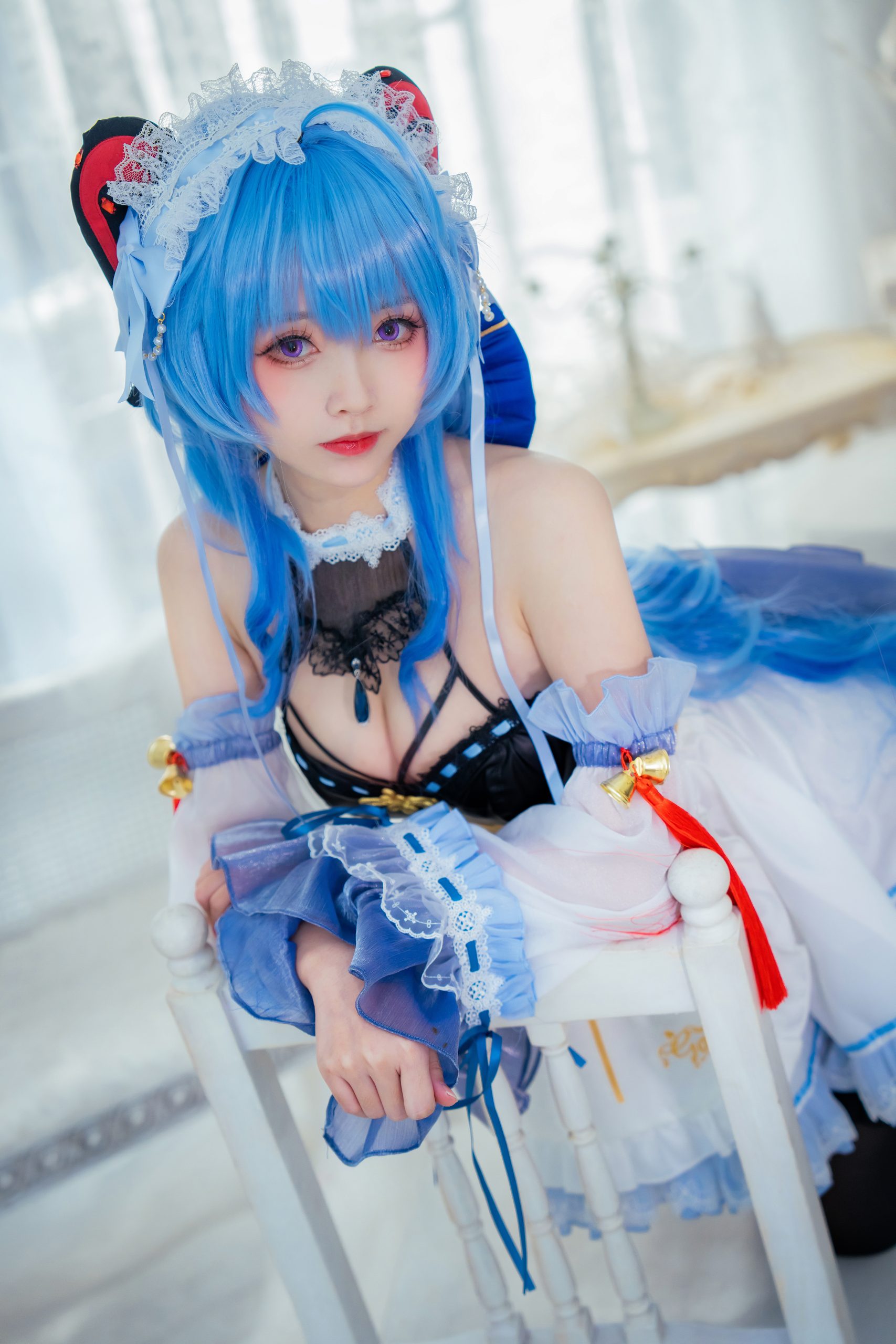 大大卷卷小卷 甘雨女仆 美女写真图片 - 嘿次元 图2