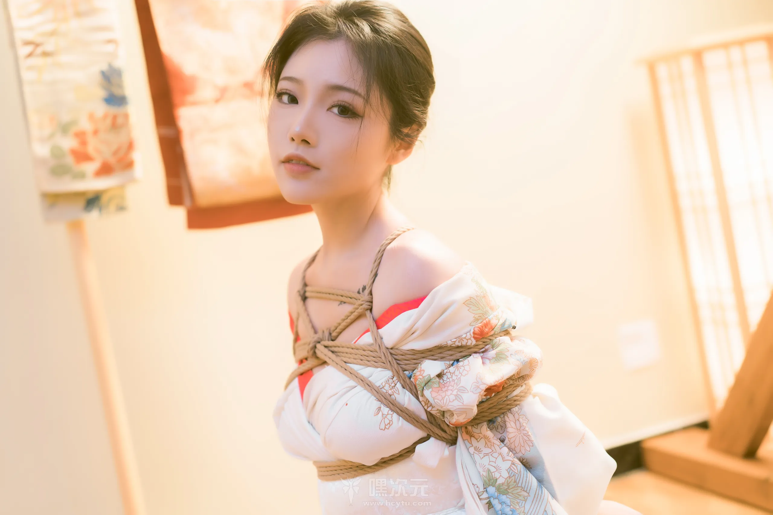 桃良阿宅 紧缚美女写真图片-嘿次元