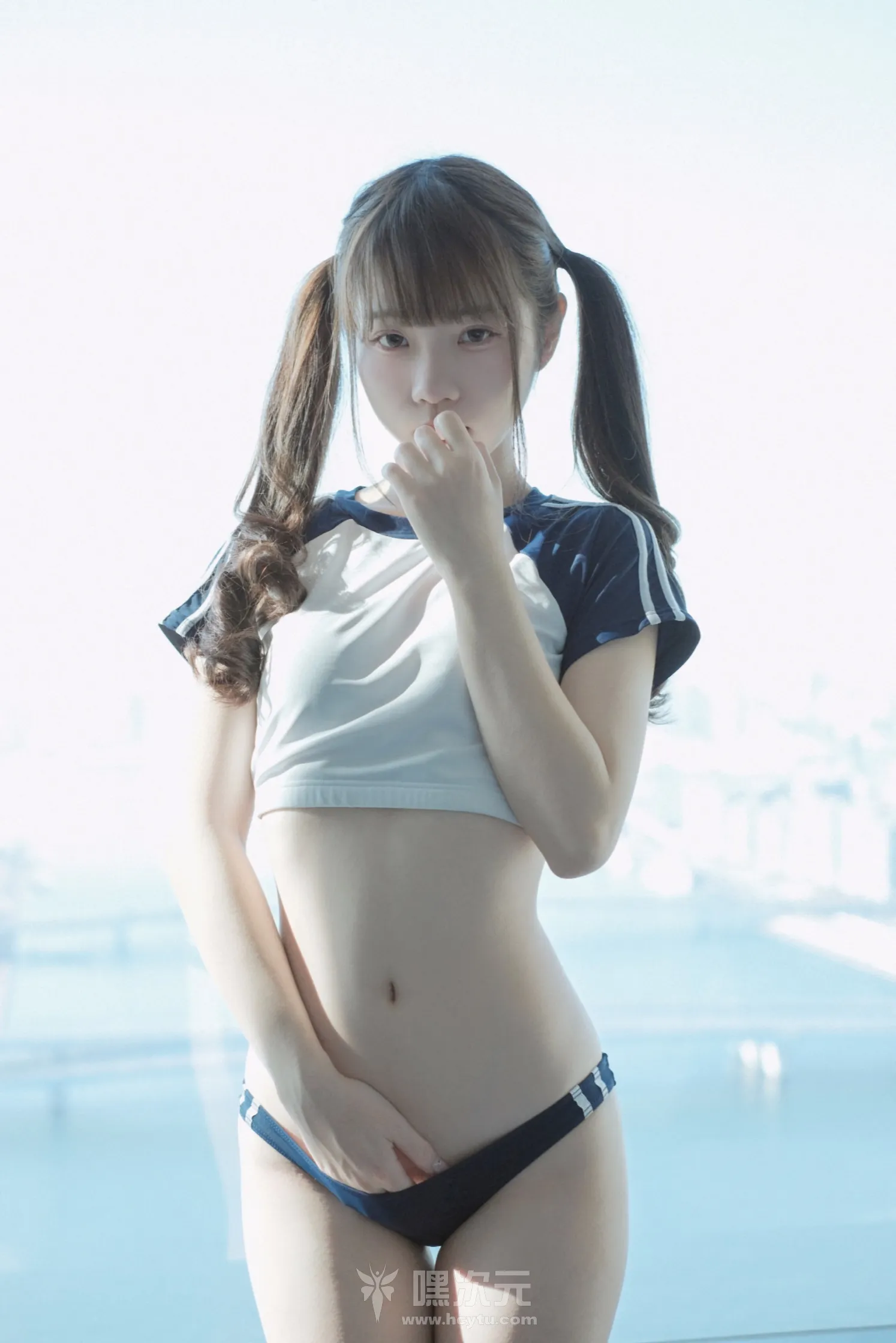 可可小白兔 礼物体操服少女写真图片 - 嘿次元 图5