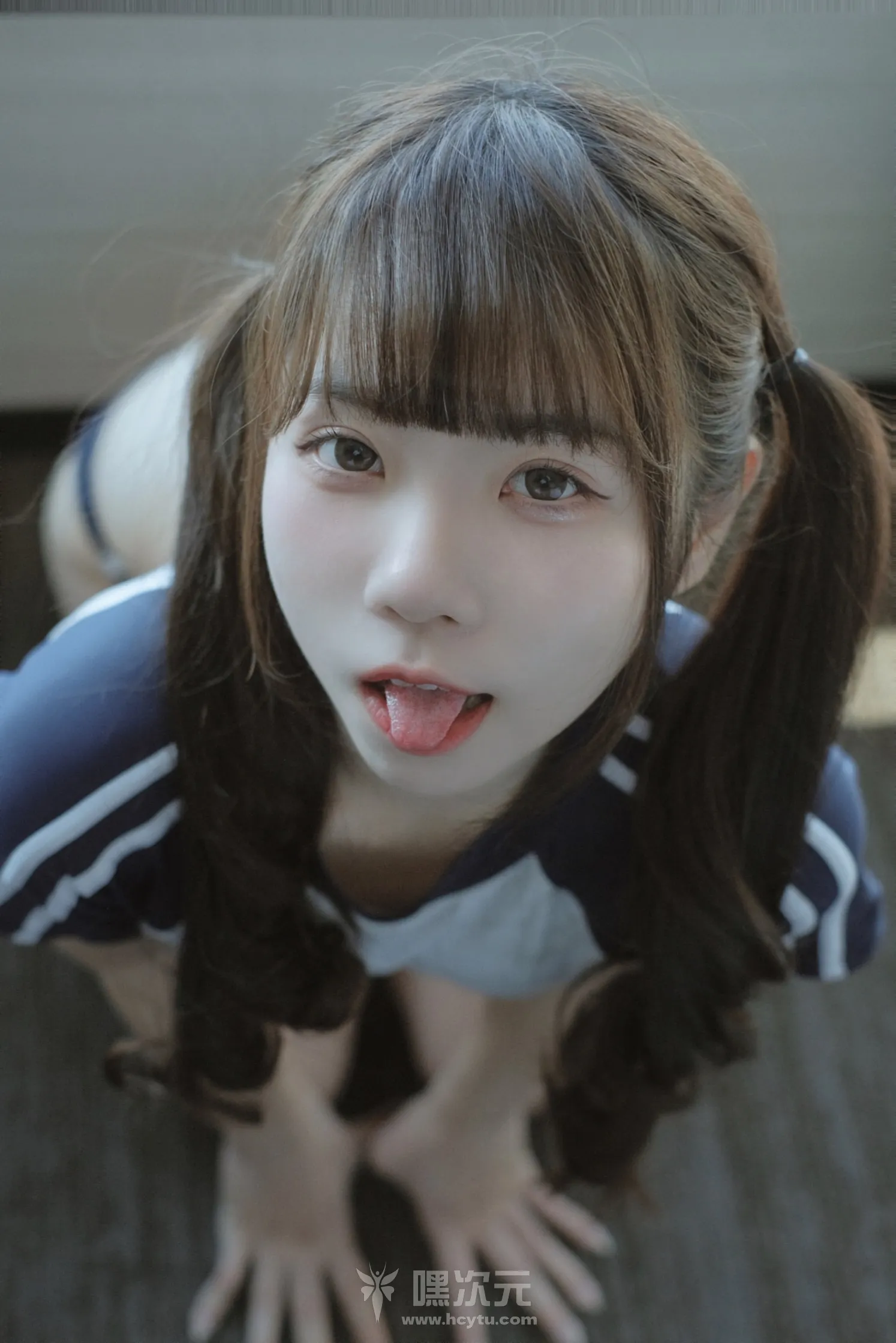 可可小白兔 礼物体操服少女写真图片 - 嘿次元 图6