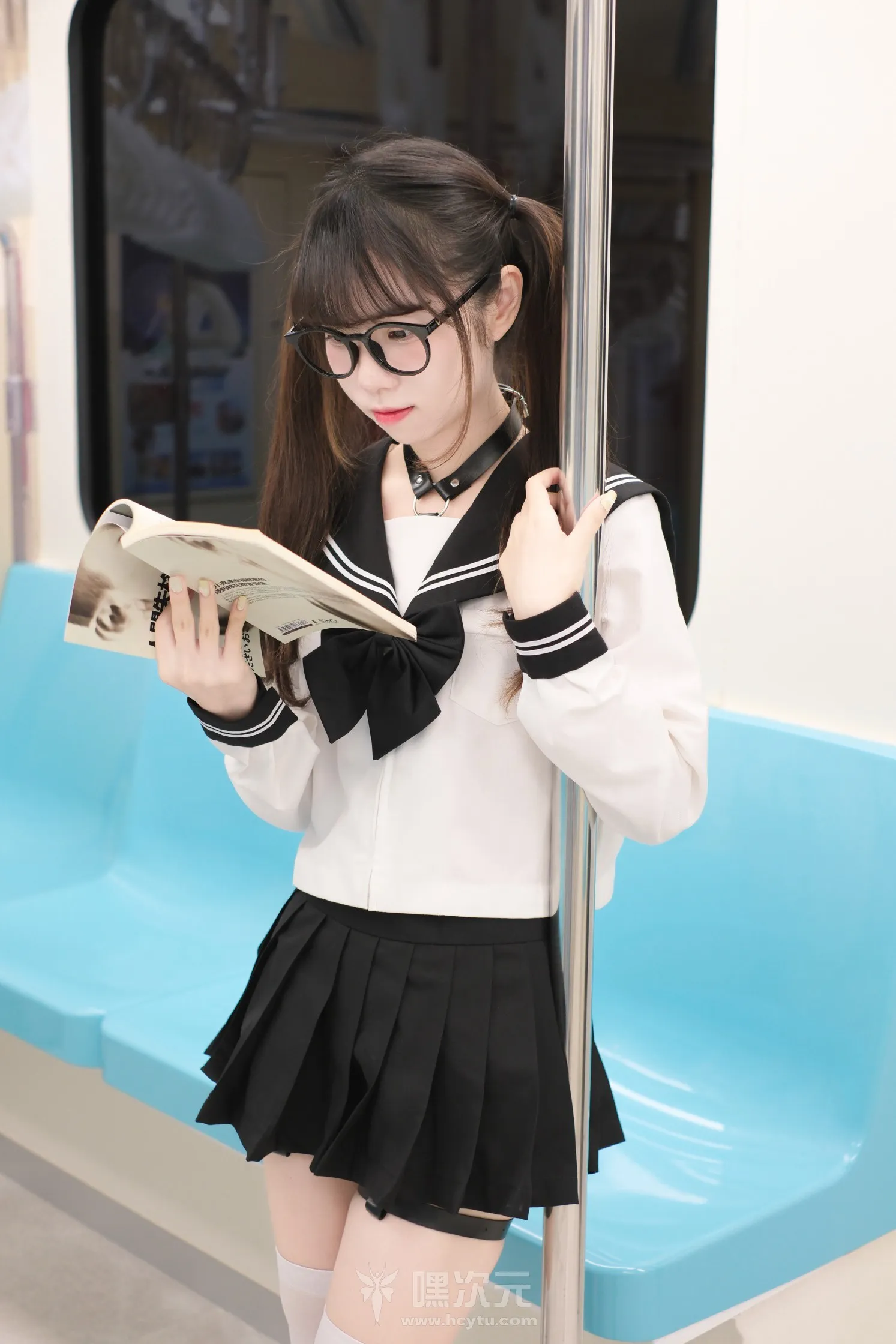 可可小白兔 電車上の女高中生写真图片 - 嘿次元 图4