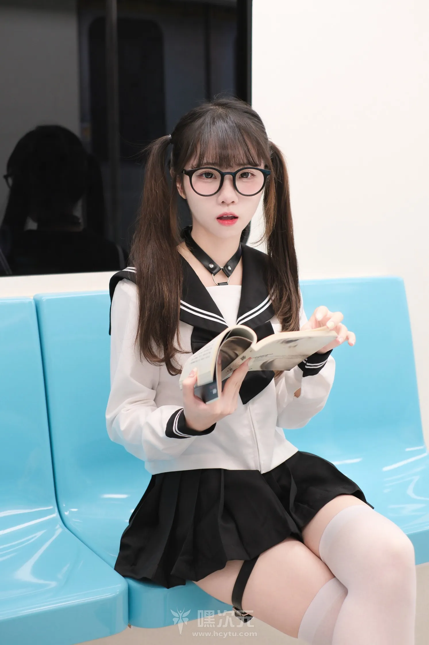 可可小白兔 電車上の女高中生写真图片 - 嘿次元 图3