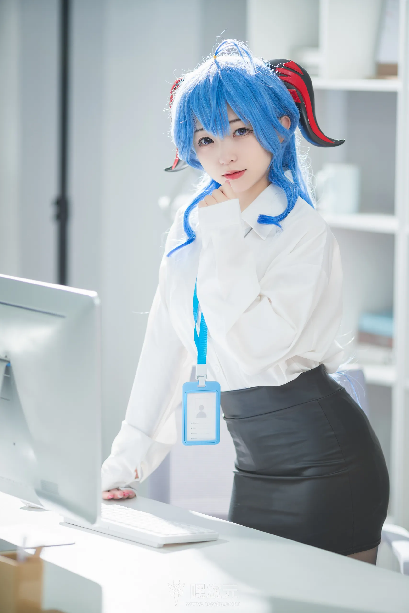 花铃 甘雨秘书OL 美女写真图片 - 嘿次元 图9