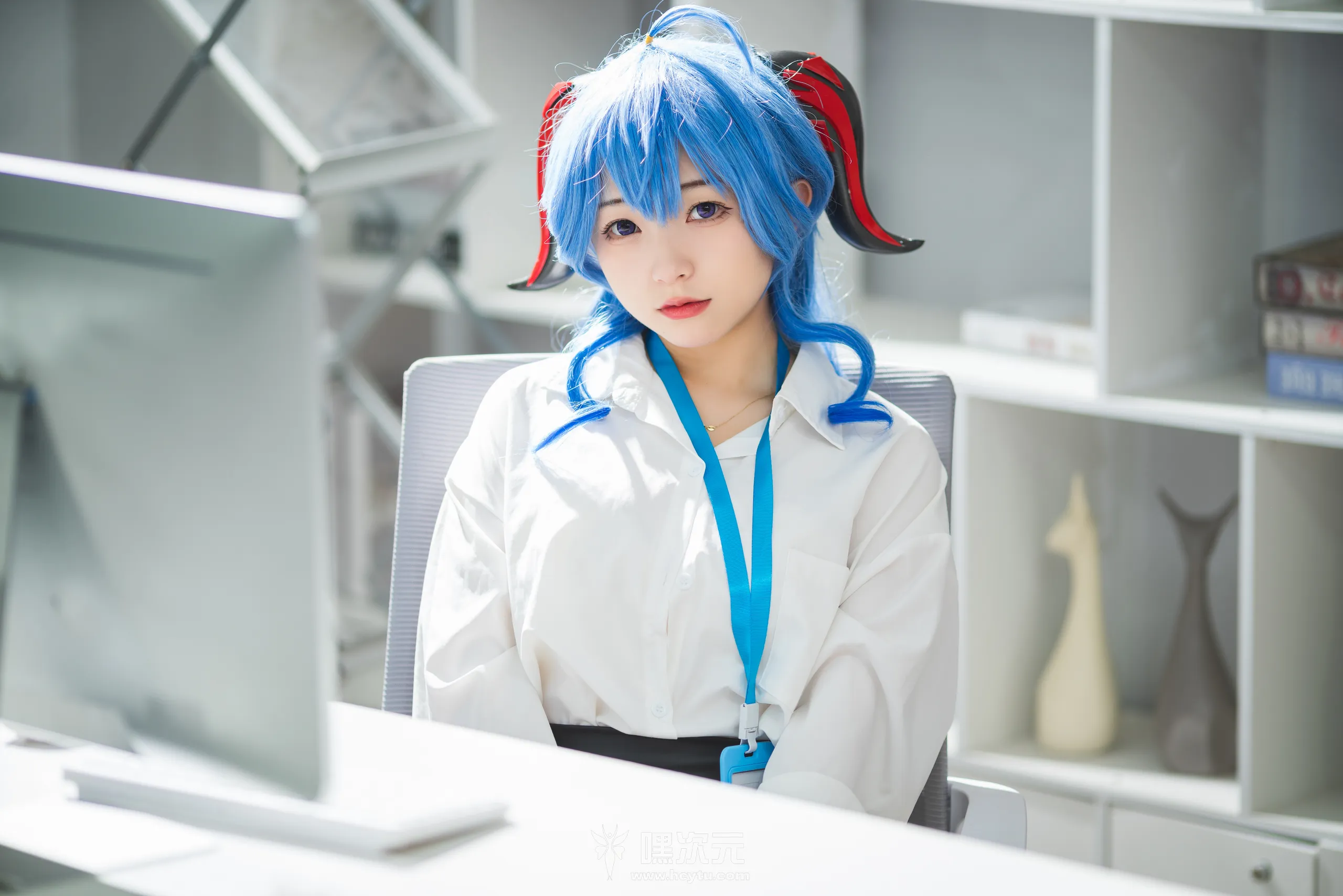 花铃 甘雨秘书OL 美女写真图片 - 嘿次元 图3