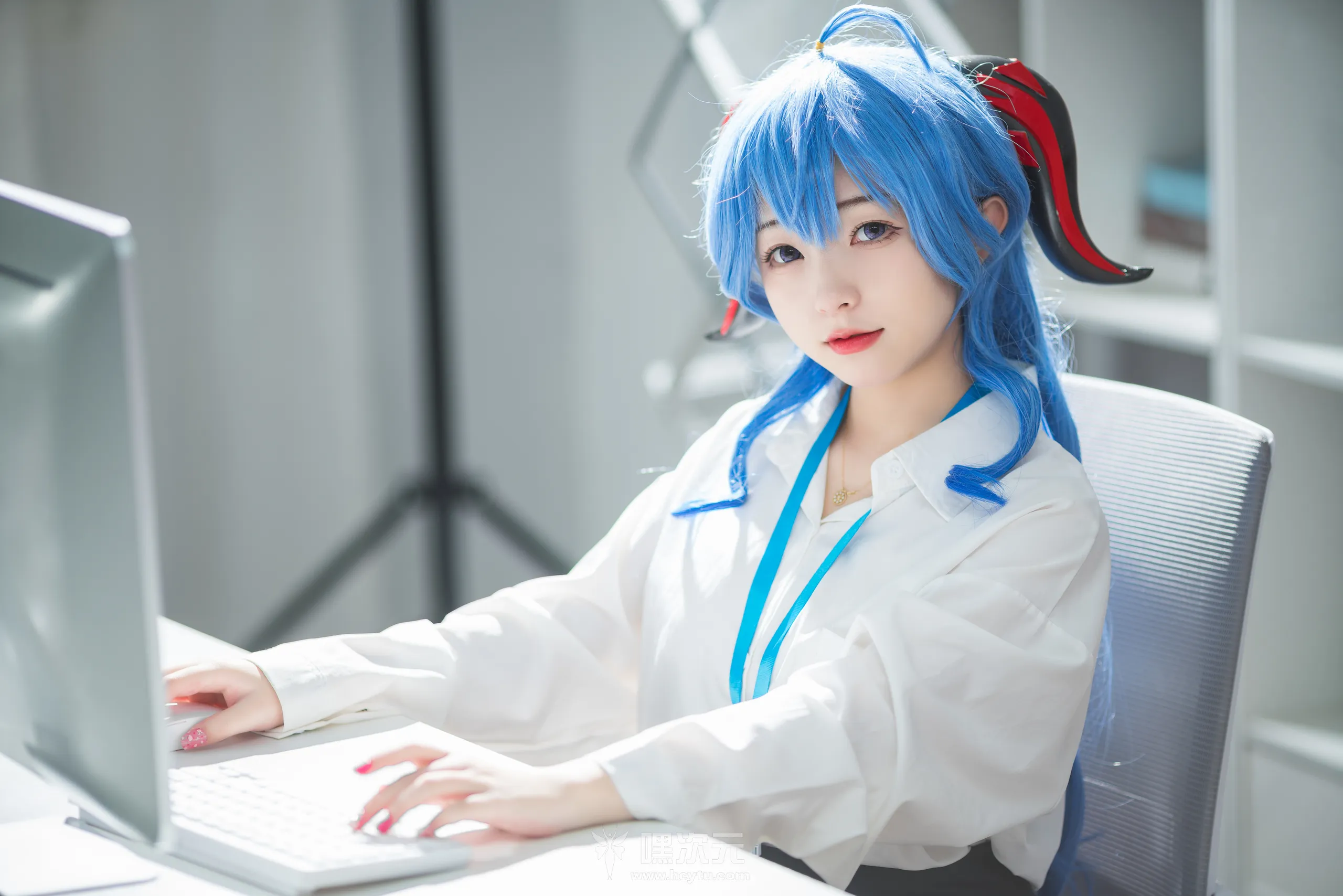 花铃 甘雨秘书OL 美女写真图片 - 嘿次元 图5