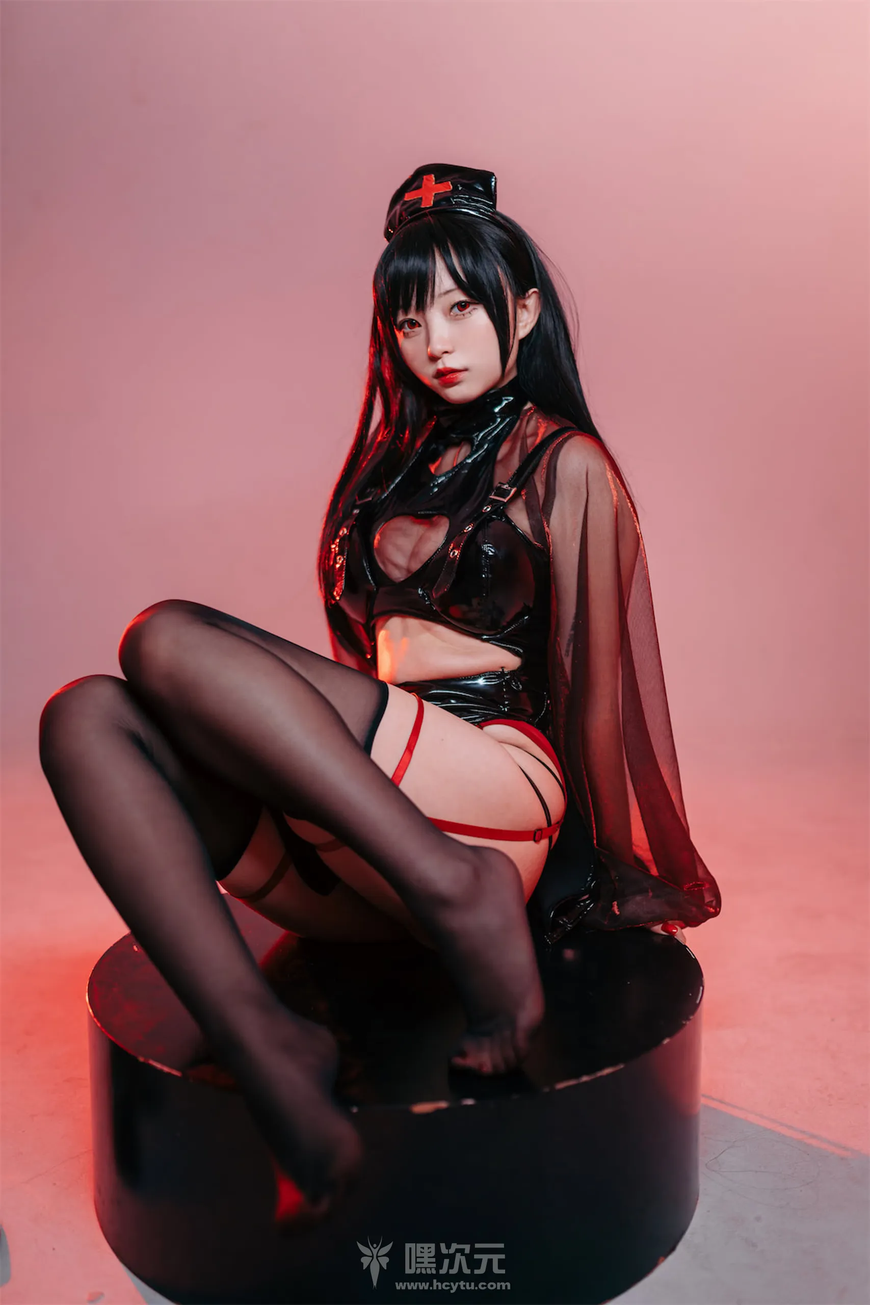 花铃 猩红护士 美女写真图片 - 嘿次元 图2