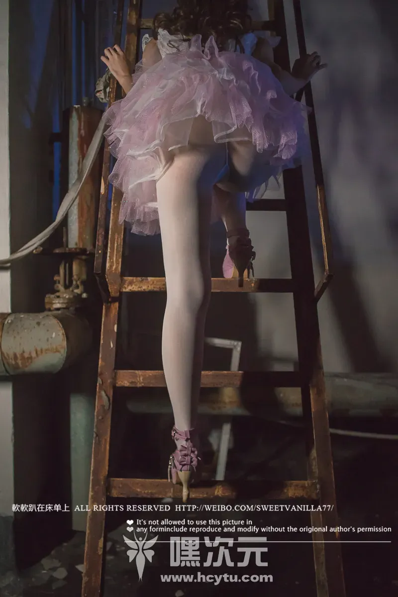 铃木美咲(Misaki Suzuki) 软软趴在床单上 写真合集下载 - 嘿次元 图1