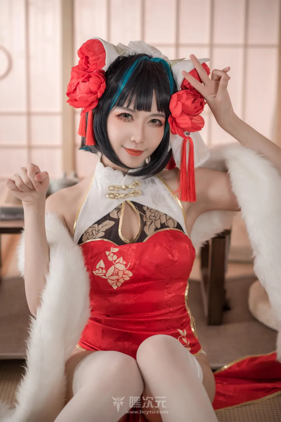 源纱希喵喵喵 柴郡红色旗袍 写真集 - 源纱希喵喵喵 - 指尖轻触发饰时的慵懒挑逗