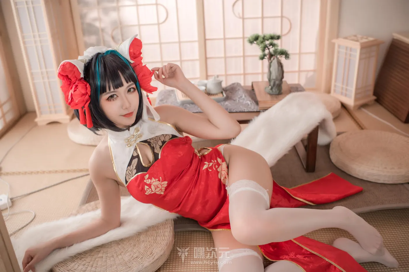 源纱希喵喵喵 柴郡红色旗袍 写真集 - 源纱希喵喵喵 - 跪姿侧卧时腰臀的立体折叠感