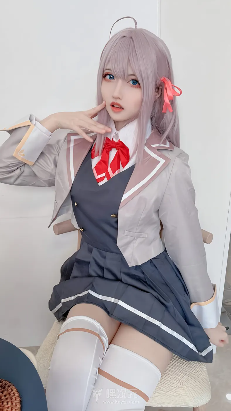 山崎怜Rei 艾莉同学 蓝瞳制服欲念绽放 写真集 - 山崎怜Rei - 丝袜边缘与裙摆的留白诱惑