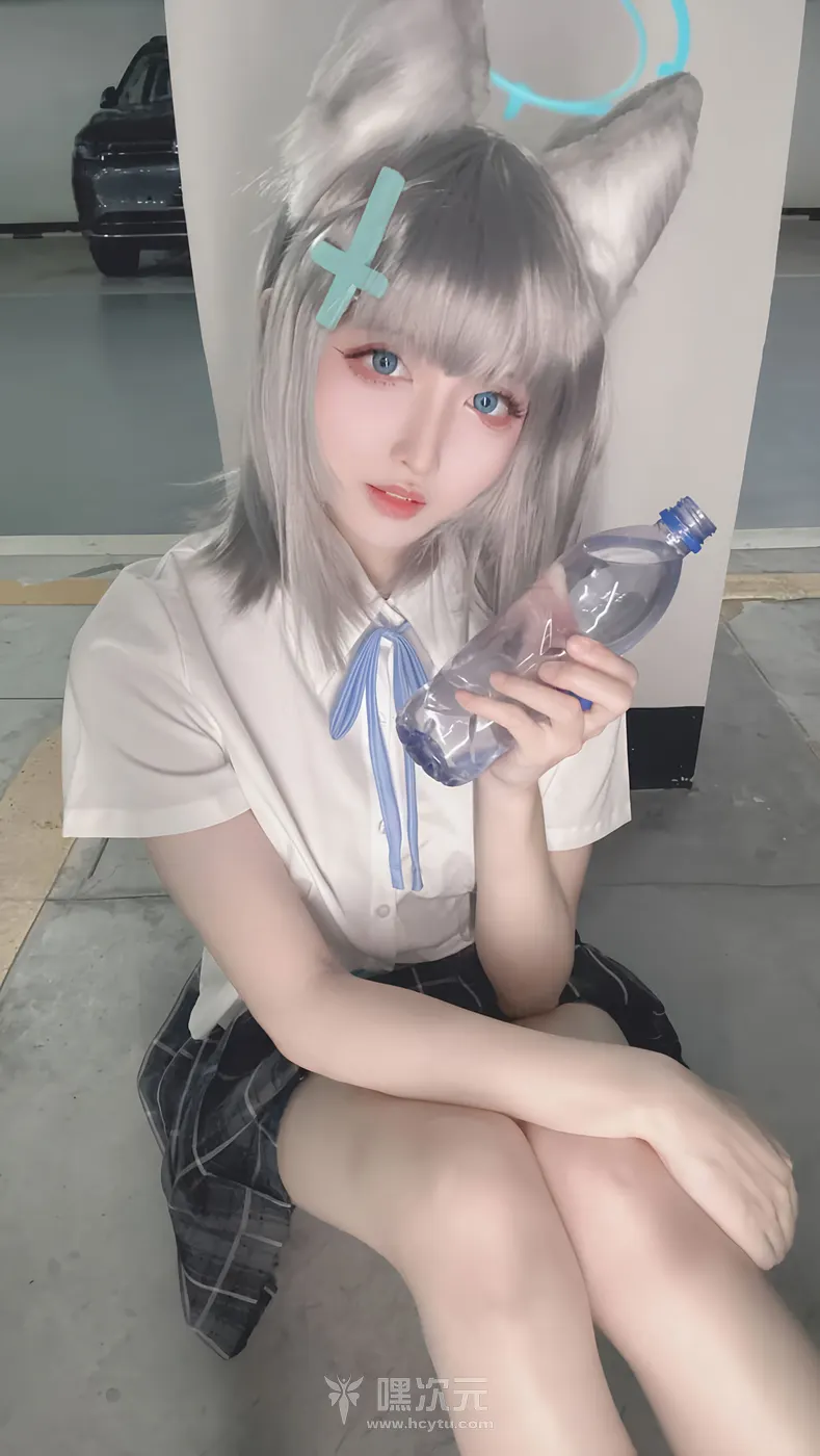 山崎怜Rei 蔚蓝档案 砂狼白子 写真集 - 山崎怜Rei - 指尖抵唇,微动间藏欲语还休