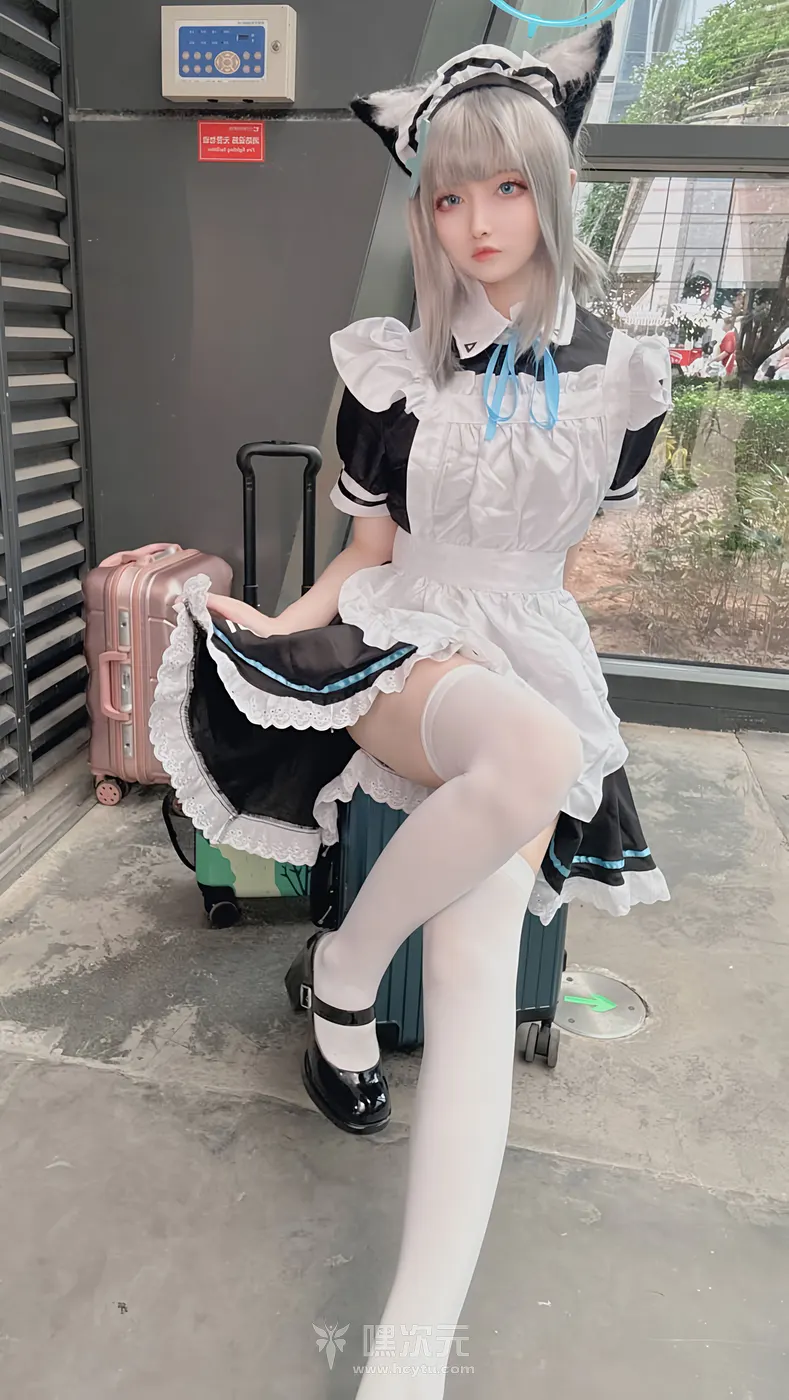 山崎怜Rei 蔚蓝档案 砂狼白子 写真集 - 山崎怜Rei - 白袜绷紧,大腿根部起伏如潮
