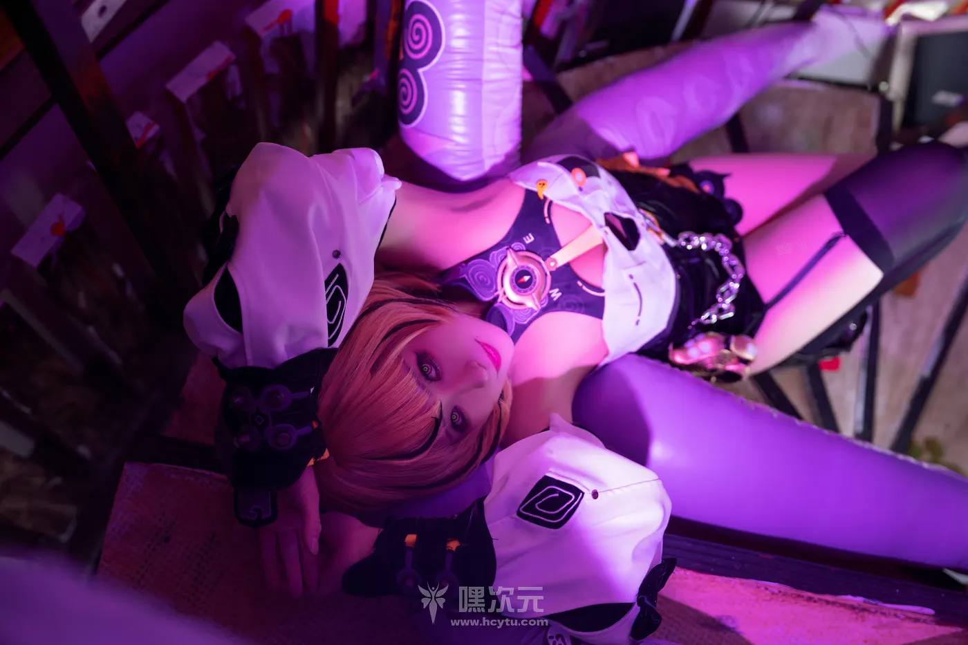 溯兮-sukki 伊德海莉 紫光高跟靴魅惑视觉 写真集 - 溯兮-sukki 伊德海莉 写真集 封面预览