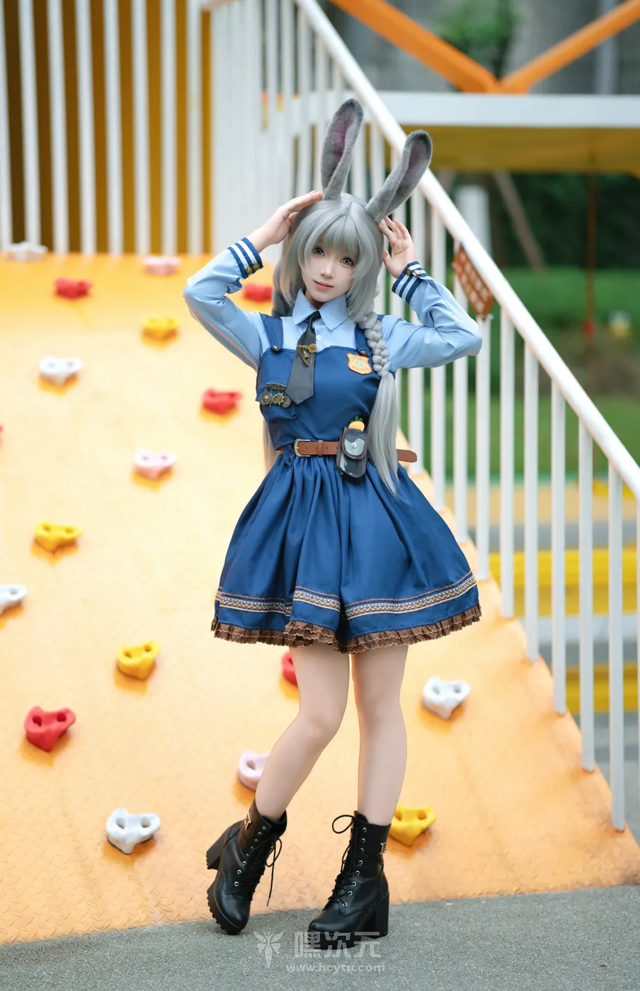 Bangni邦尼 Juddy Hopps 邦尼兔野性诱惑制服写真 写真集 - Bangni邦尼 - 腰臀折角下的肉感起伏