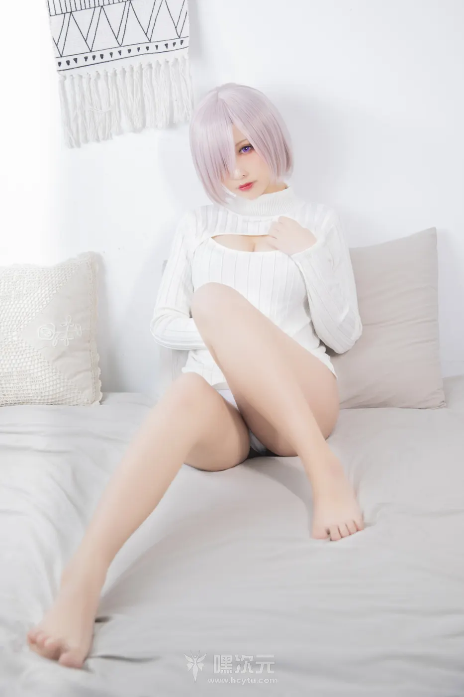 洛璃 LoLiSAMA 玛修·基列莱特 开胸毛衣 真实肉感布料极限绷紧 写真集 - 洛璃 LoLiSAMA - 指尖轻拨胸前开衩
