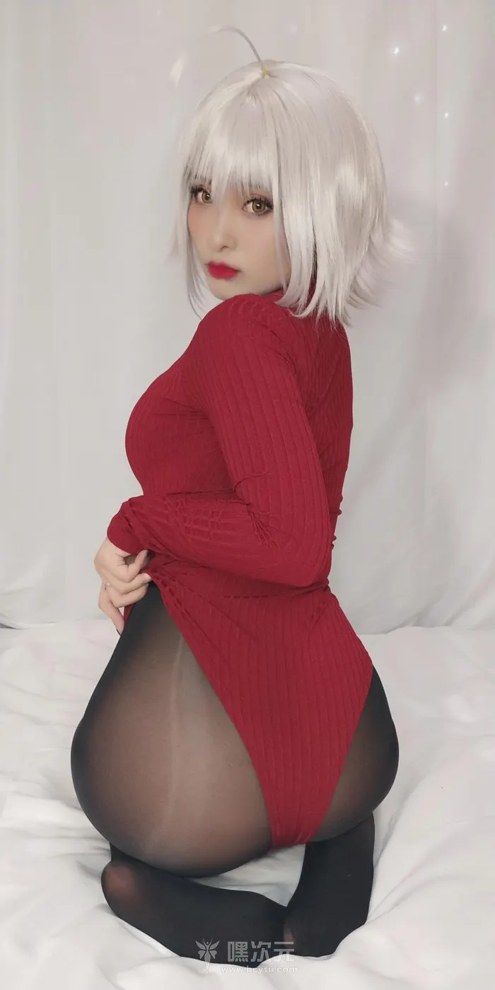 洛璃 LoLiSAMA 黑贞德 红色毛衣 红衣黑丝欲拒还迎 写真集 - 洛璃 LoLiSAMA 黑贞德 红色毛衣 写真集 封面预览
