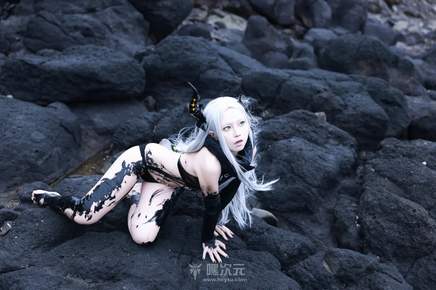 G44不会受伤 - 指尖轻抵唇边，微动生欲
