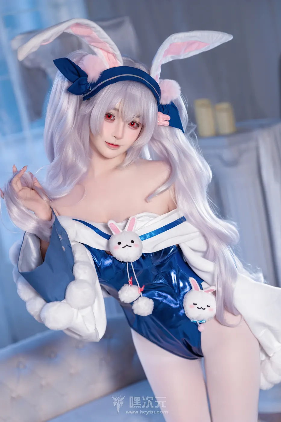 桜井宁宁 - 乳胶绷紧下的腰臀折角