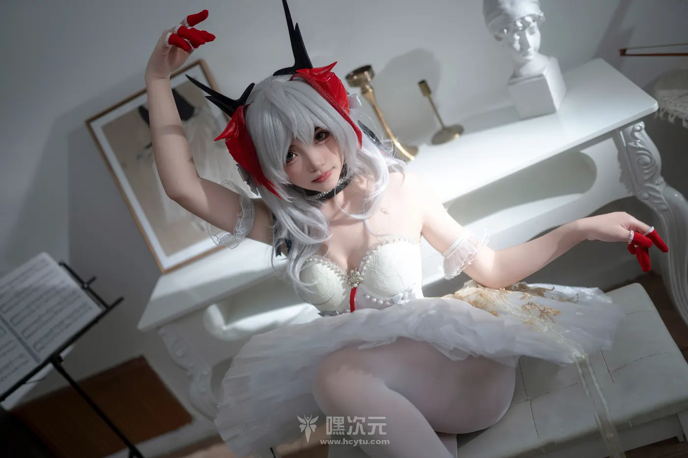 Bangni邦尼 明日方舟 W芭蕾舞者 清纯撕裂赤裸邀请 写真集 - Bangni邦尼 - 侧卧姿态中腰臀折角的肉感起伏