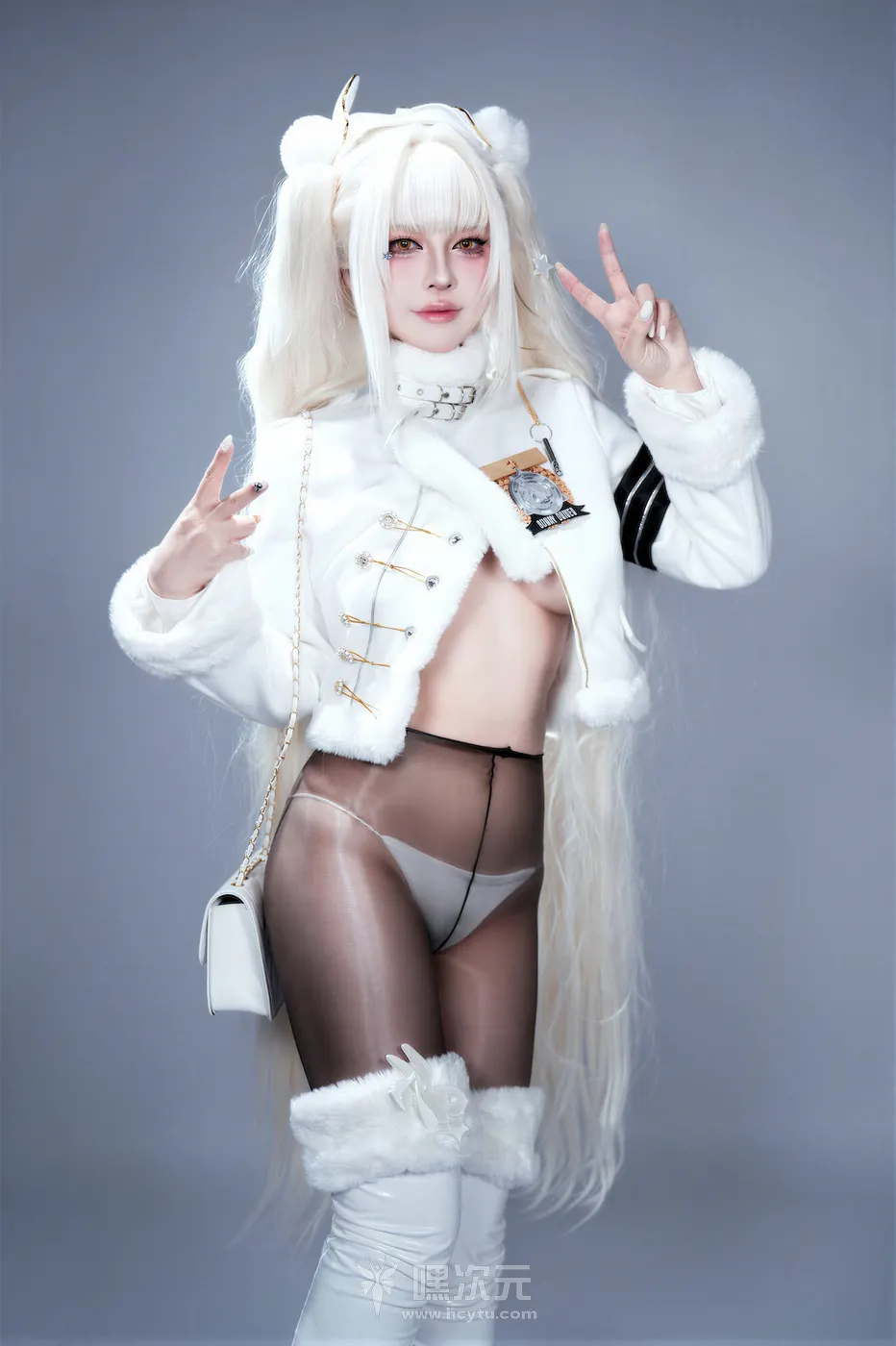 半半子 Nikke胜利女神 布兰儿 幸运特快车 毛茸短外套搭配灰丝诱惑 写真集-嘿次元