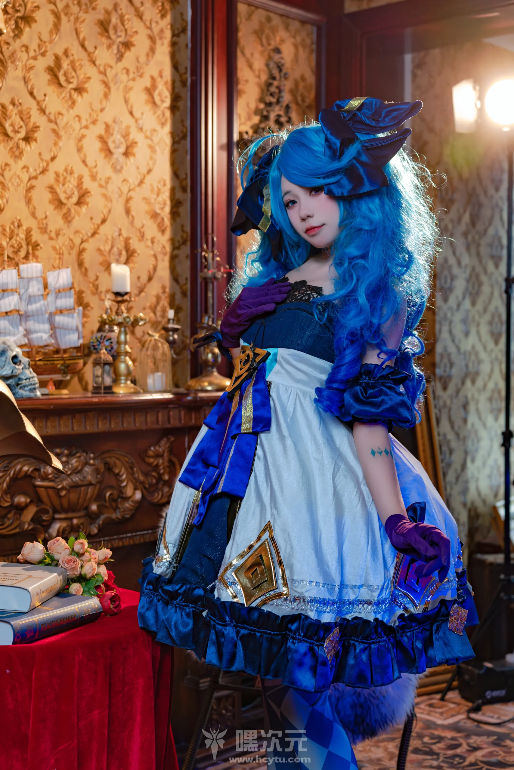 黏黏团子兔 《兔兔班车·格温》 美女写真-嘿次元
