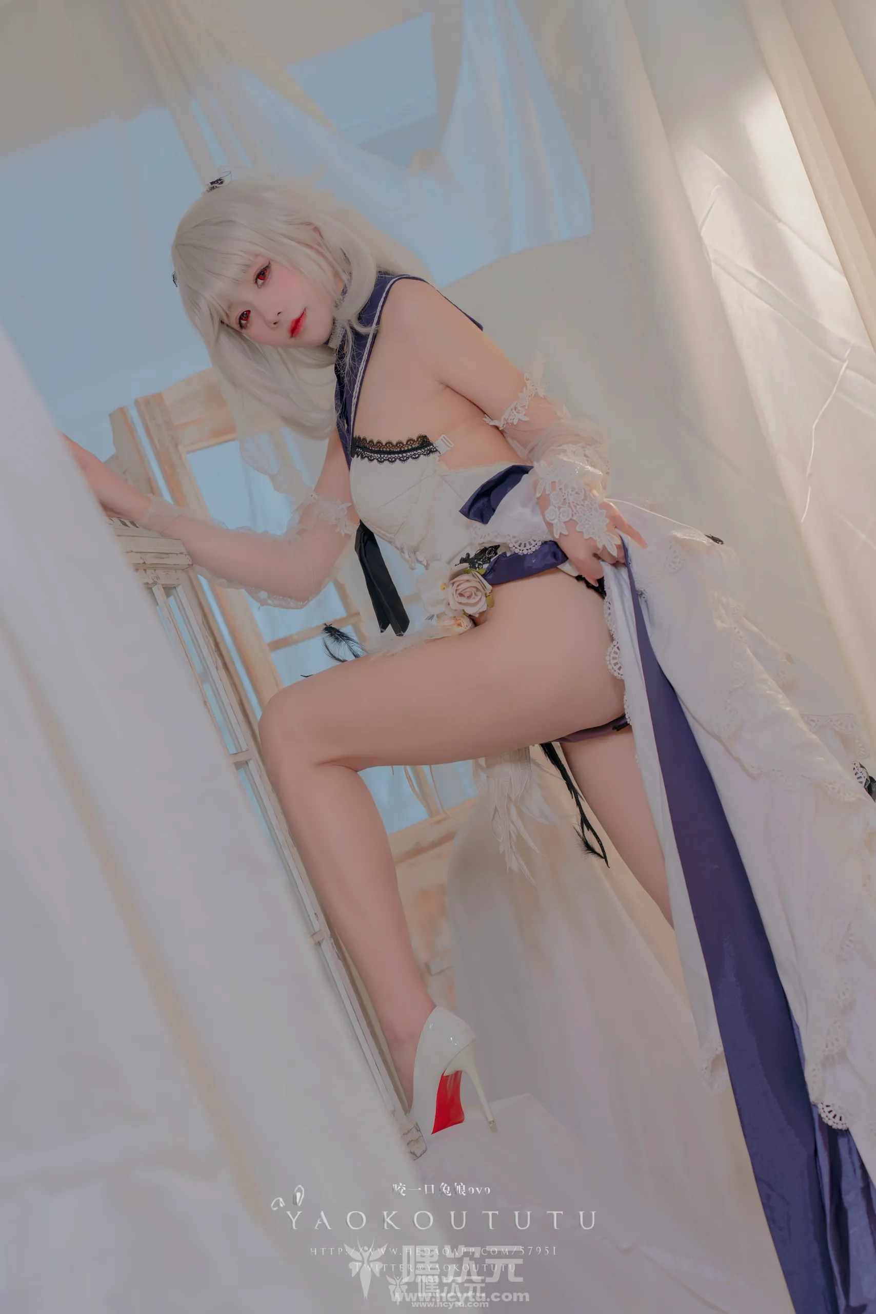 黏黏团子兔 九月T3专属特典 梳妆的大小姐-可畏 美女写真图片在线欣赏九月最新订阅作品