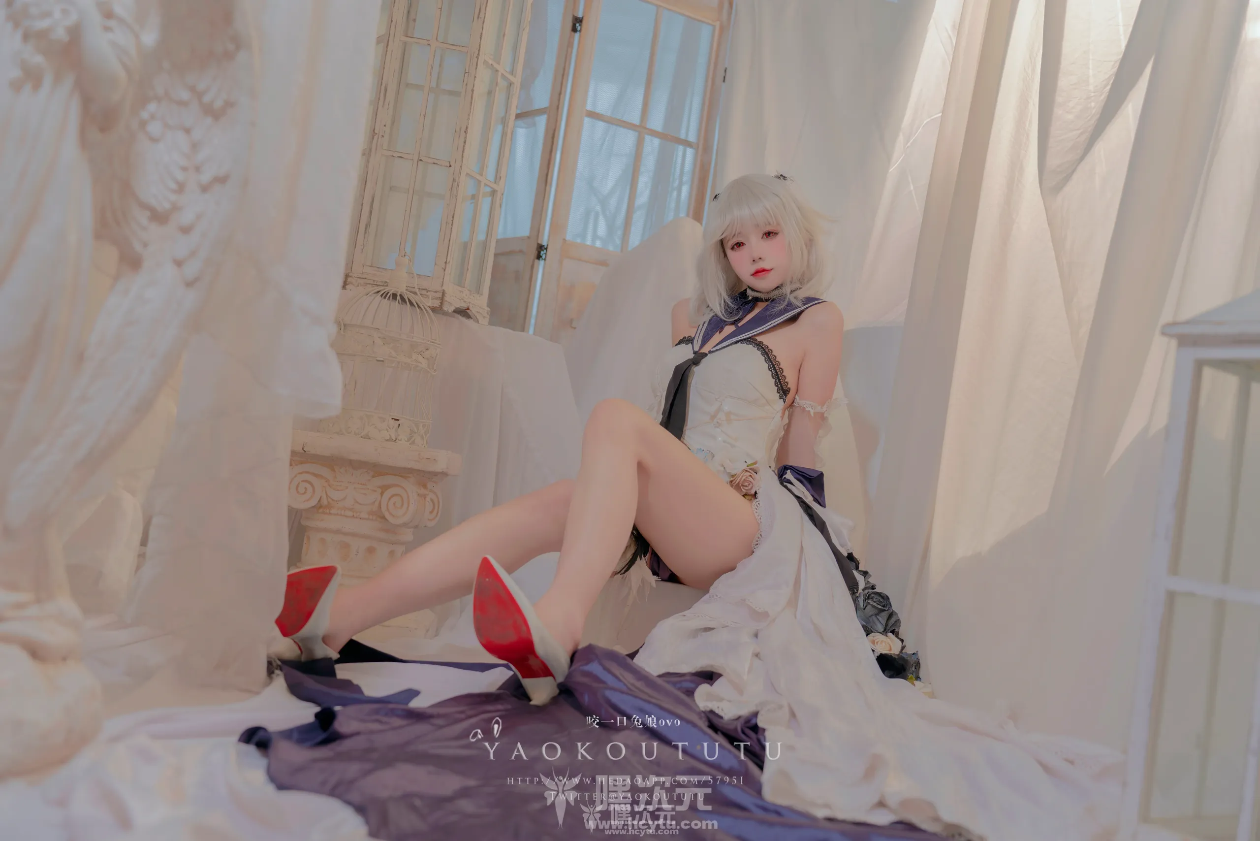 黏黏团子兔 九月T3专属特典 梳妆的大小姐-可畏 美女写真图片在线欣赏九月最新订阅作品