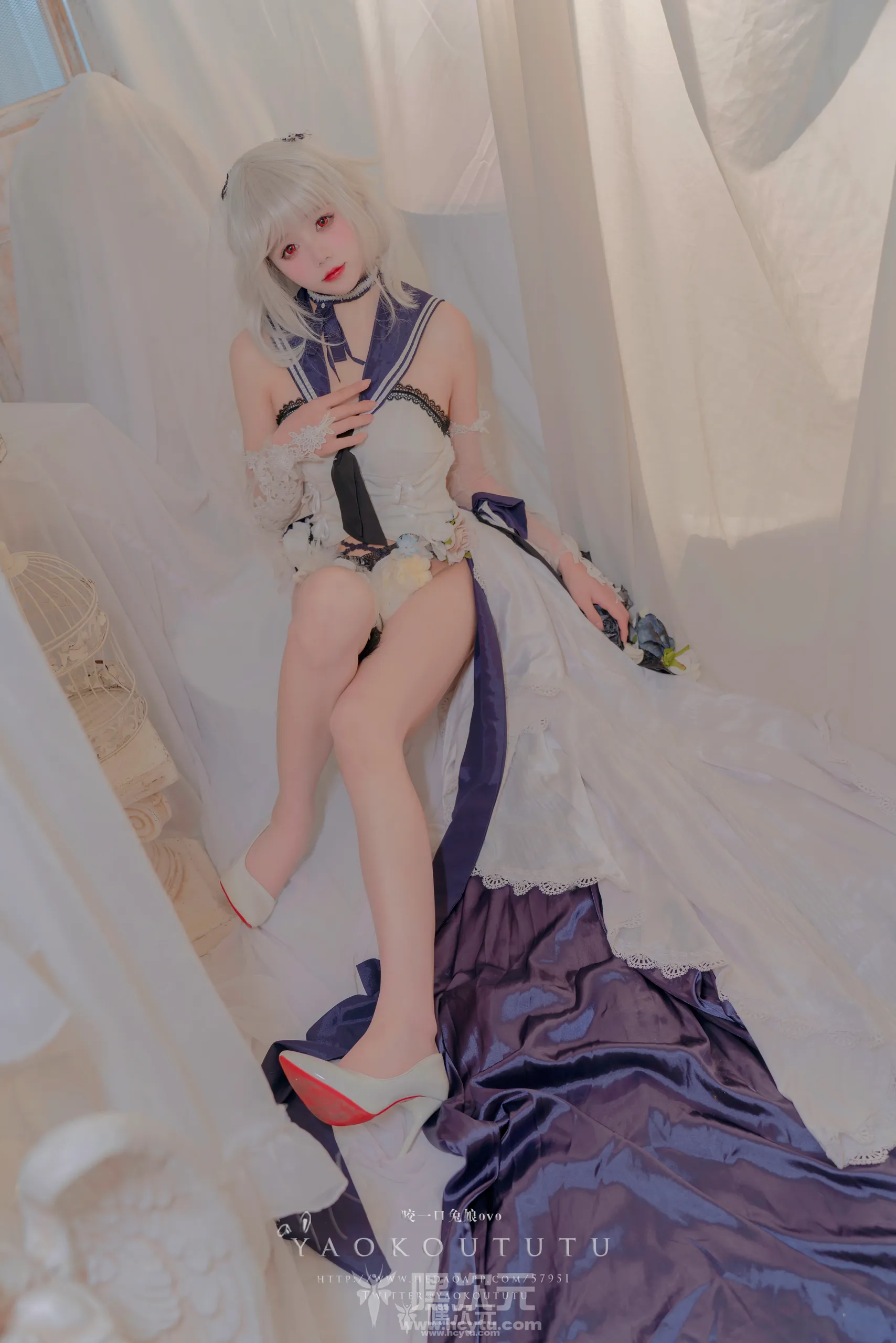 黏黏团子兔 九月T3专属特典 梳妆的大小姐-可畏 美女写真图片在线欣赏九月最新订阅作品