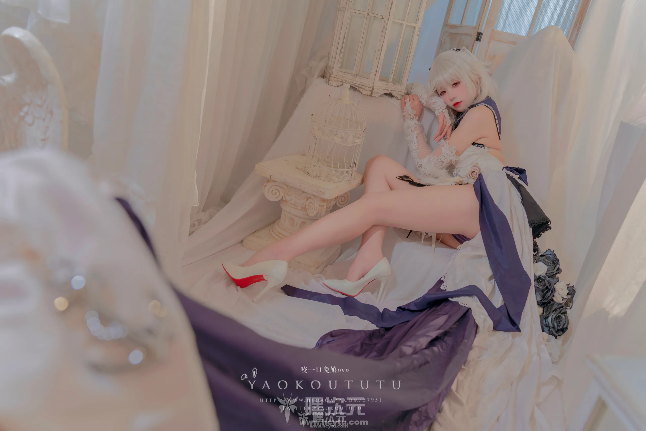 黏黏团子兔 九月T3专属特典 梳妆的大小姐-可畏 美女写真图片在线欣赏九月最新订阅作品