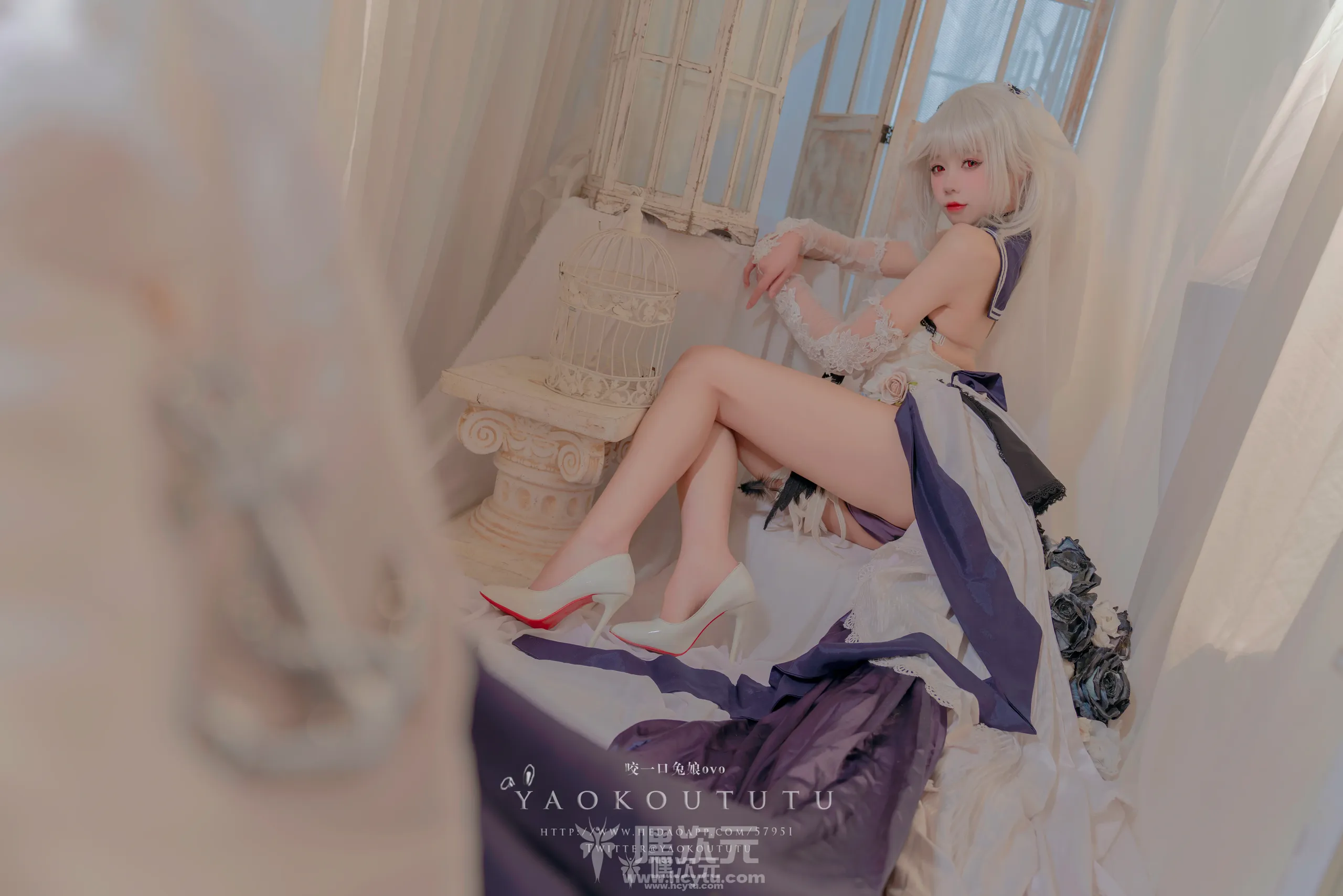 黏黏团子兔 九月T3专属特典 梳妆的大小姐-可畏 美女写真图片在线欣赏九月最新订阅作品