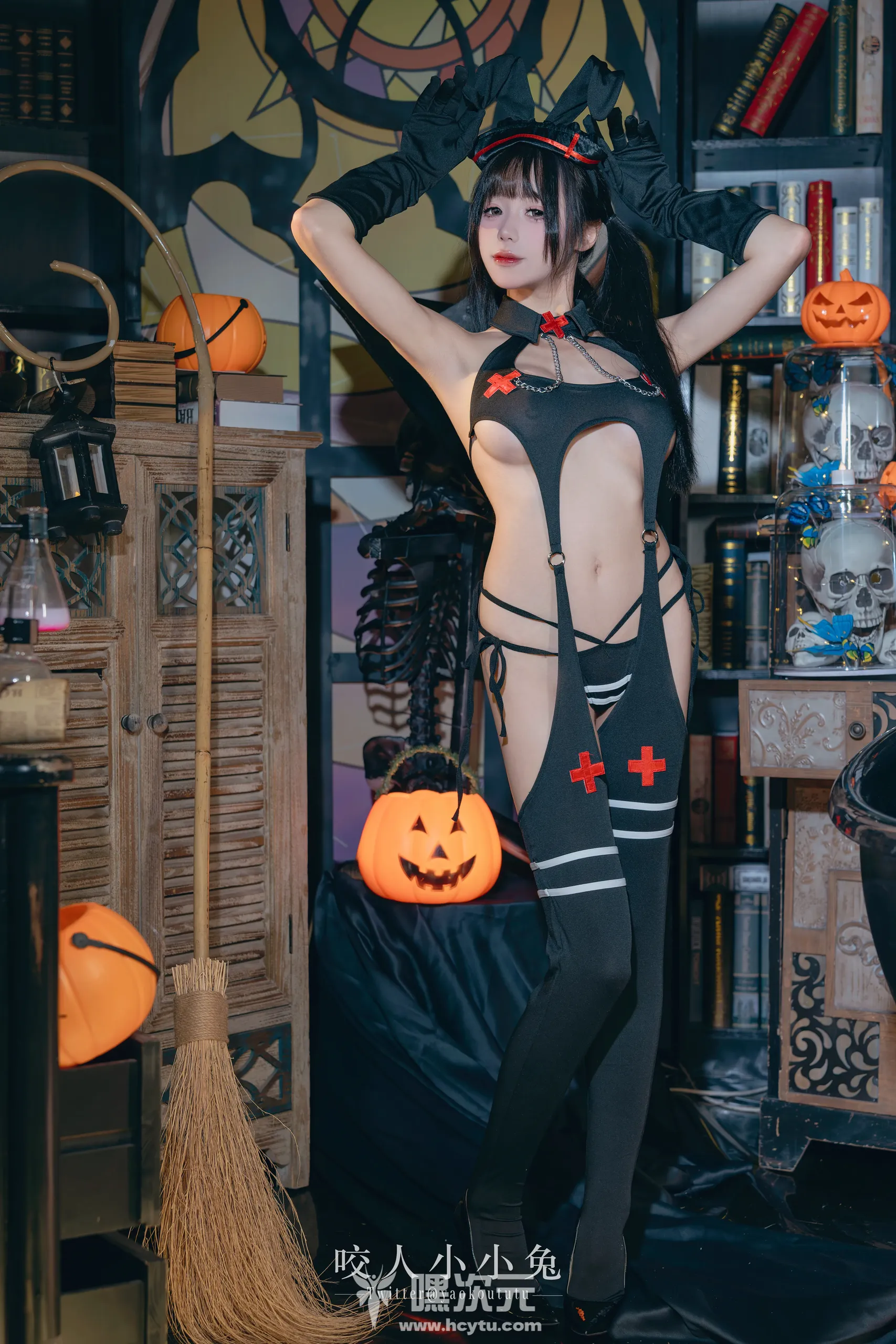 咬人小小兔 十一月T3特典 万圣节看護士美女写真图片-嘿次元