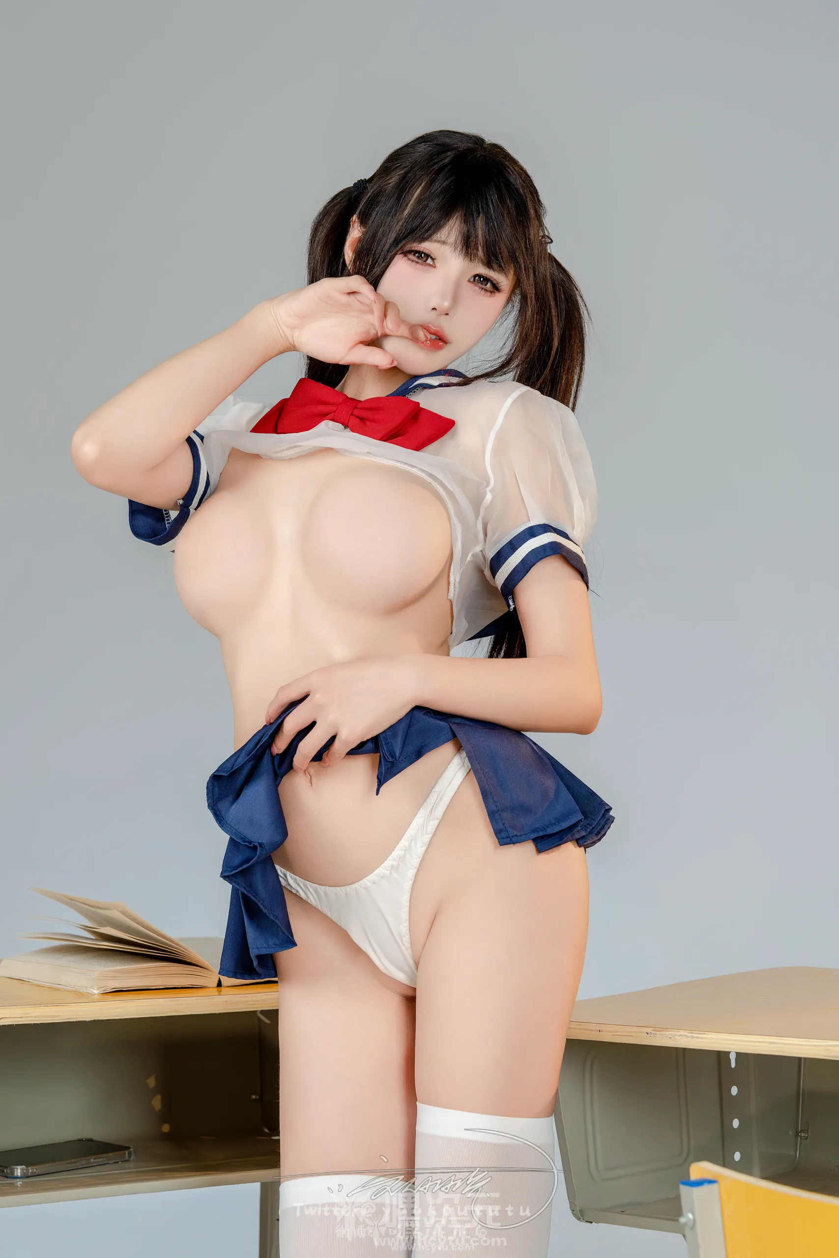 咬人小小兔 1月月票专属特典『辣妹学院』40P+1V Pretty[一月作品][在线欣赏]
