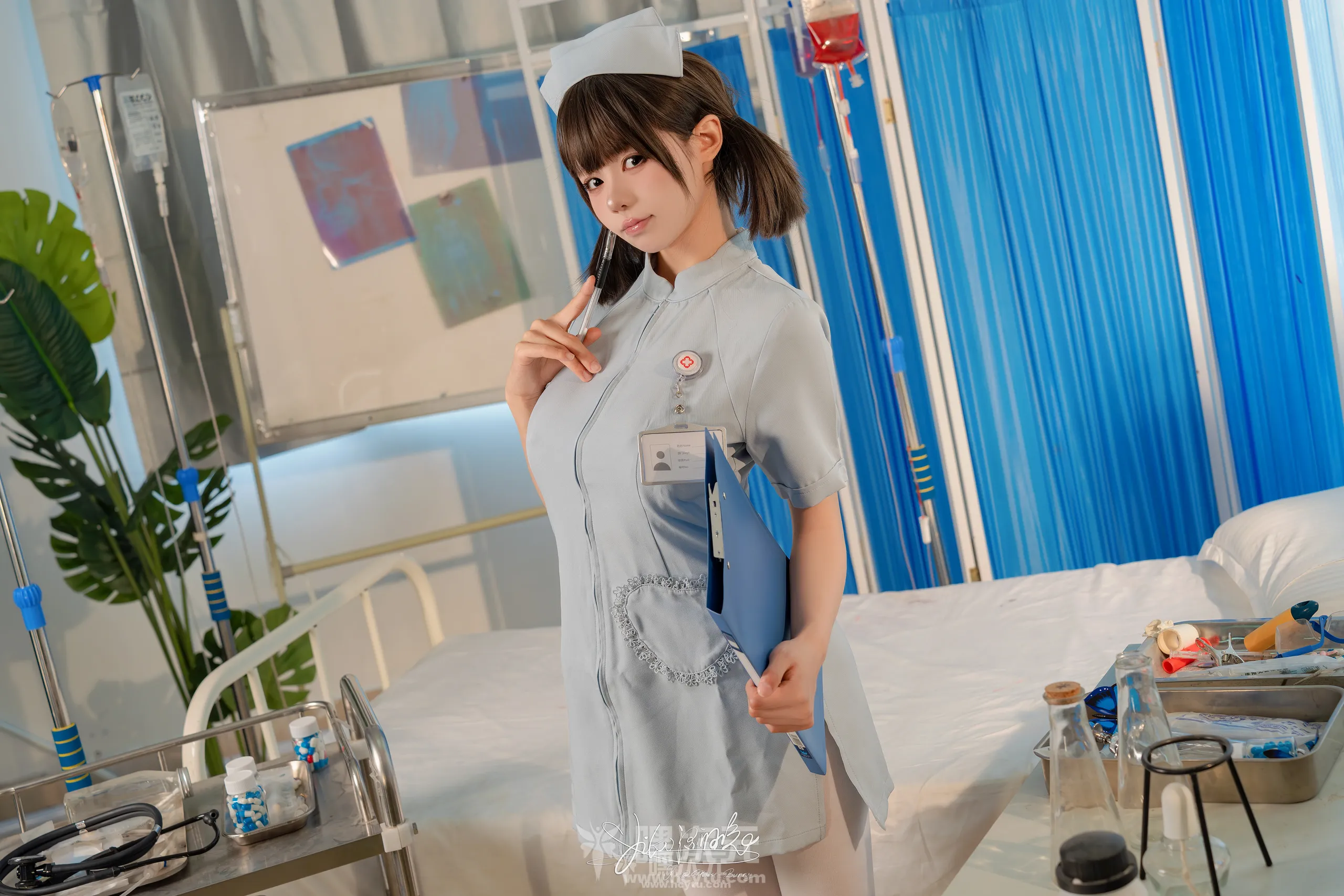 Yiko湿润兔 妄想病栋 你的猫咪8月最新写真图片在线观看