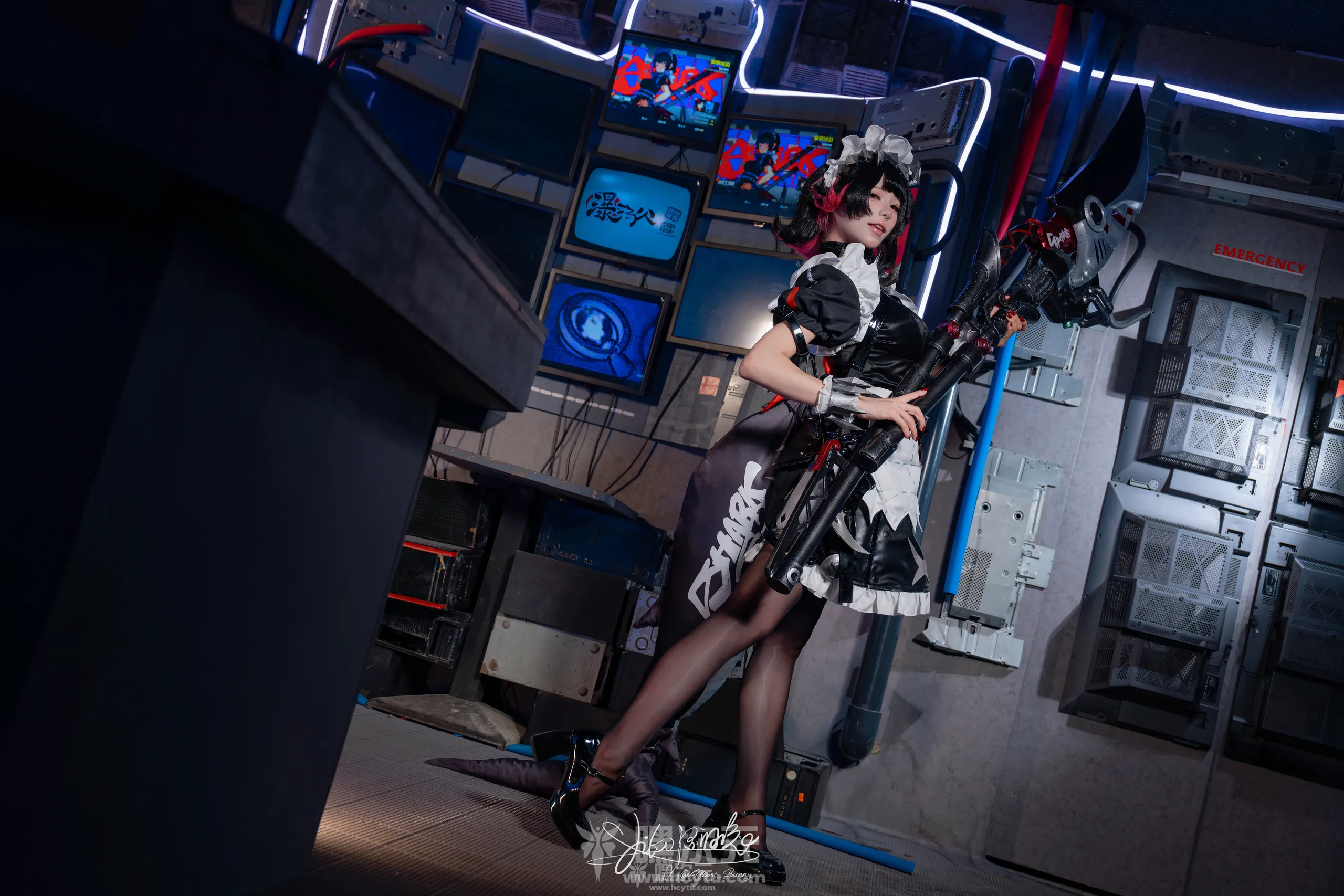 Yiko湿润兔 慵懒逐浪-艾莲·乔 Summertime8月最新写真图片在线观看