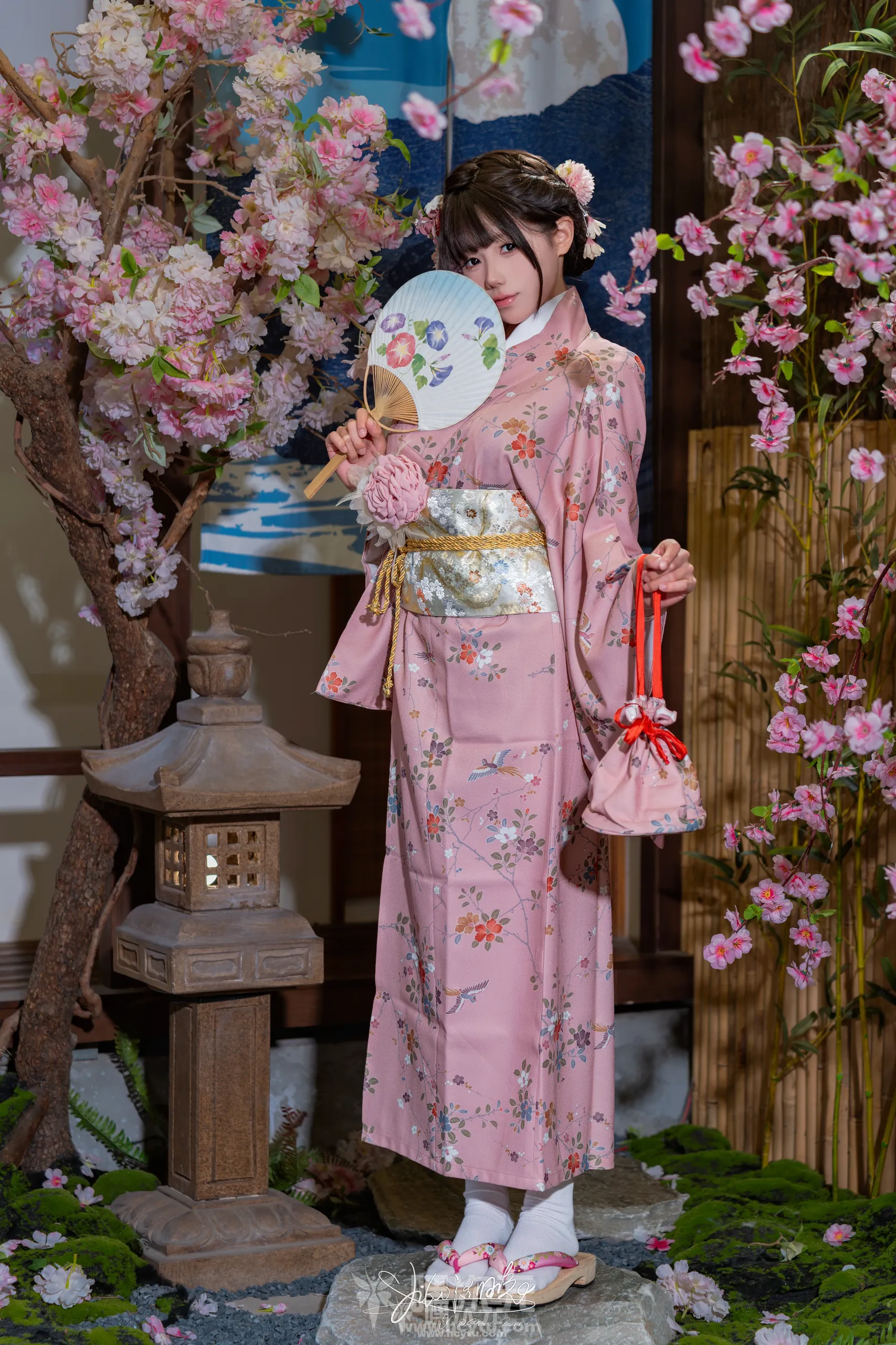 Yiko湿润兔 温泉の女将 燕无歇8月最新写真图片在线观看