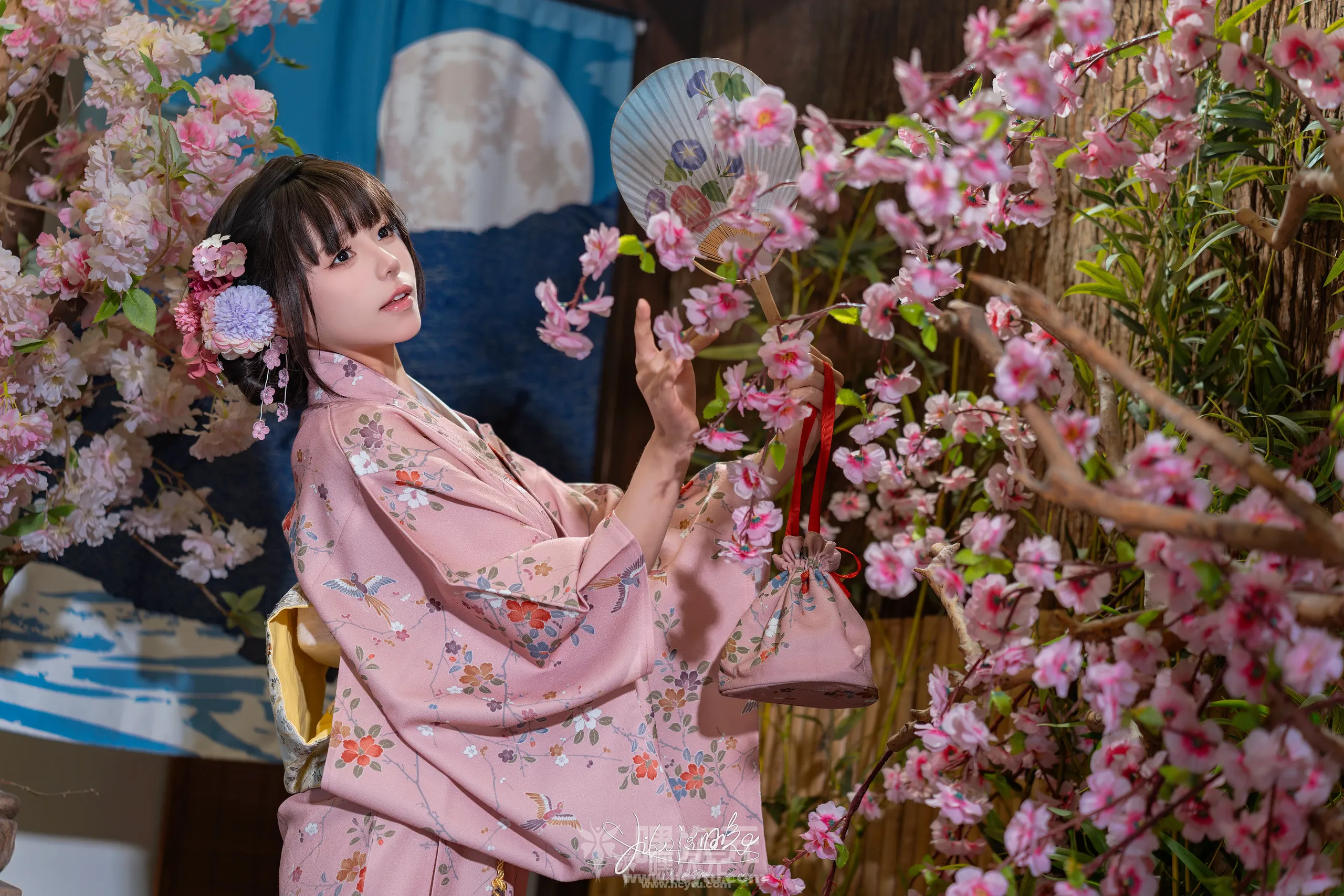 Yiko湿润兔 温泉の女将 燕无歇8月最新写真图片在线观看