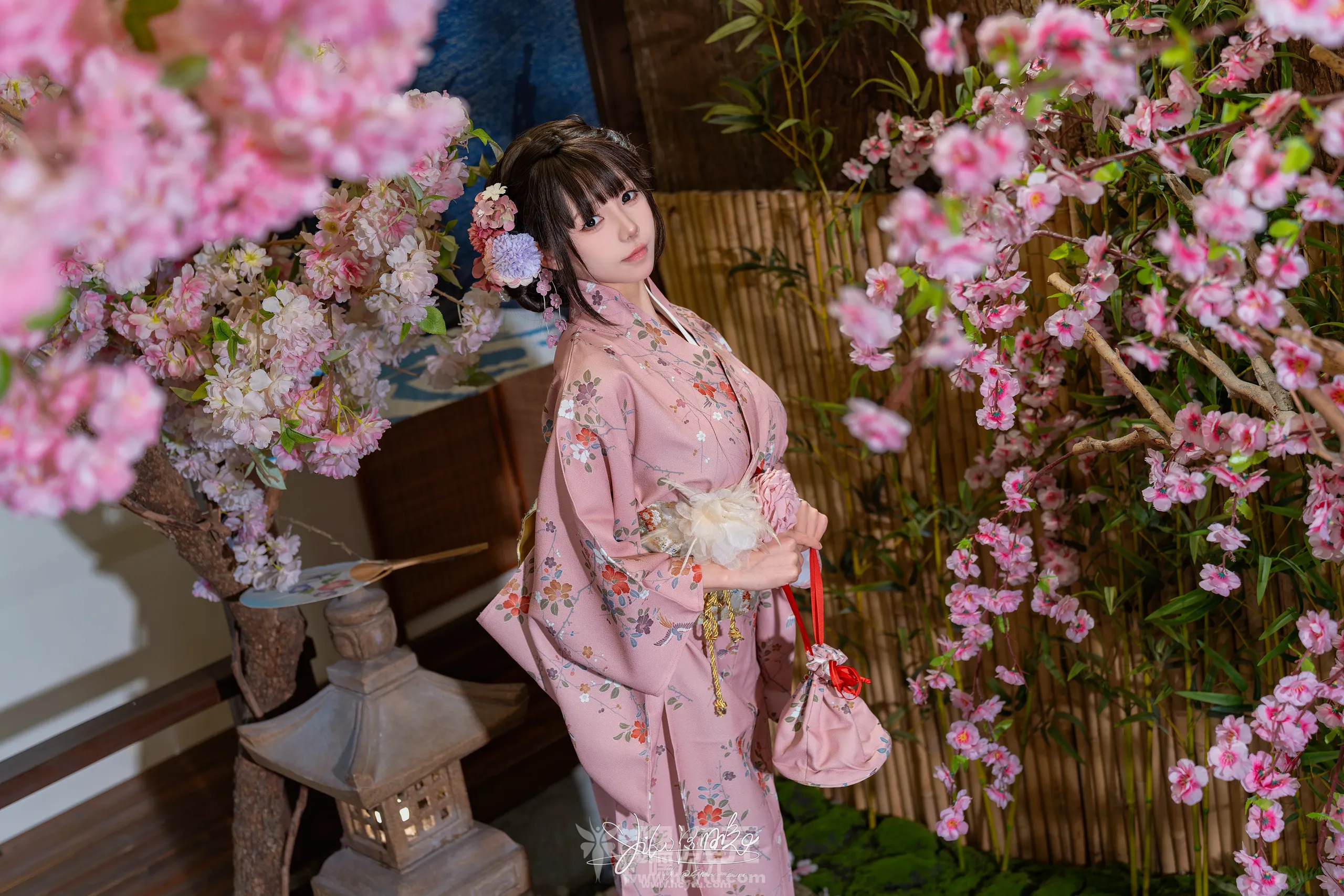 Yiko湿润兔 温泉の女将 燕无歇8月最新写真图片在线观看
