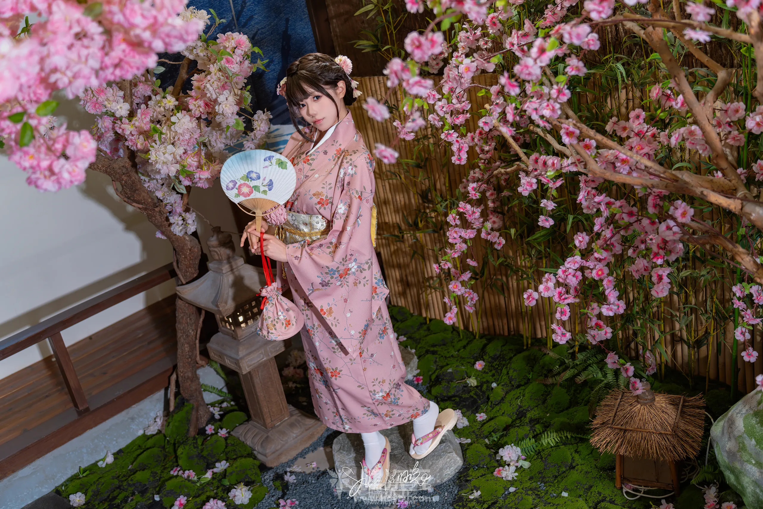 Yiko湿润兔 温泉の女将 燕无歇8月最新写真图片在线观看