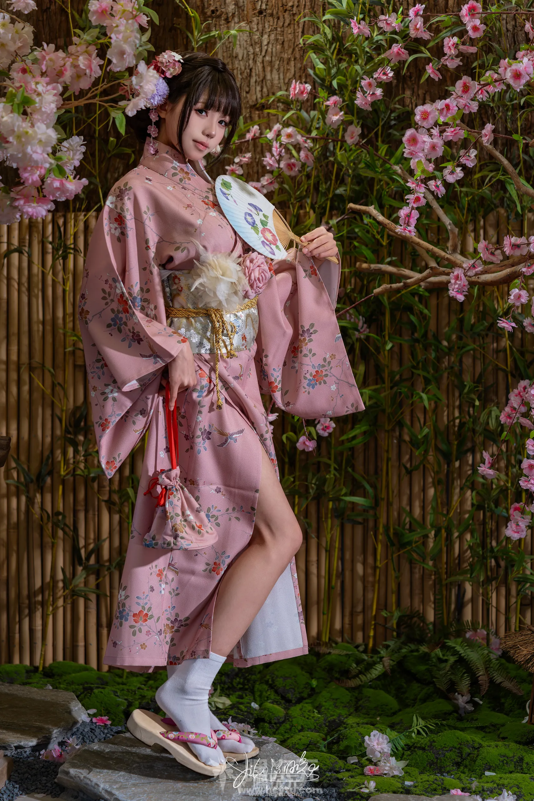 Yiko湿润兔 温泉の女将 燕无歇8月最新写真图片在线观看