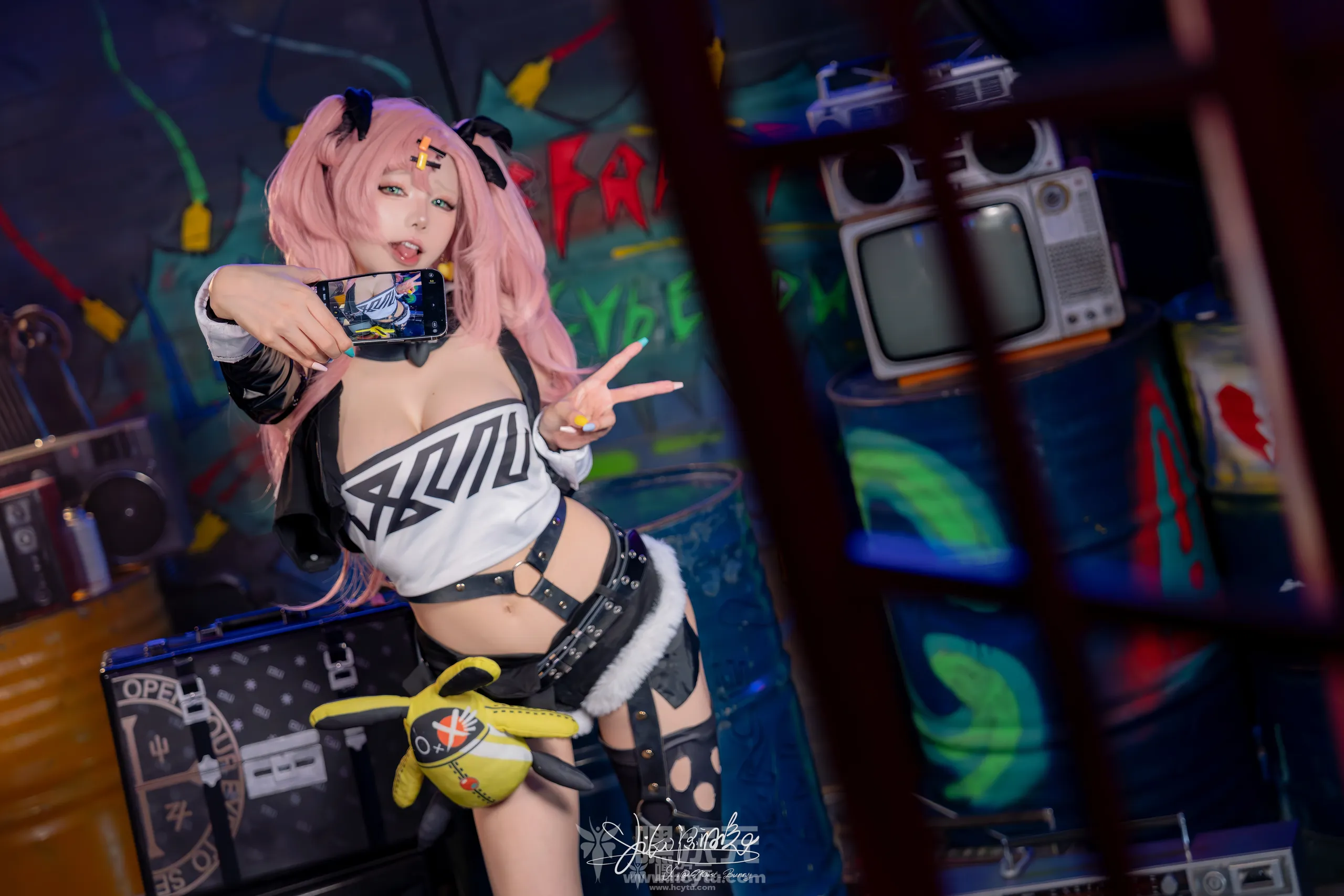 Yiko湿润兔 妮可三百窟 Shake it9月最新写真图片在线观看