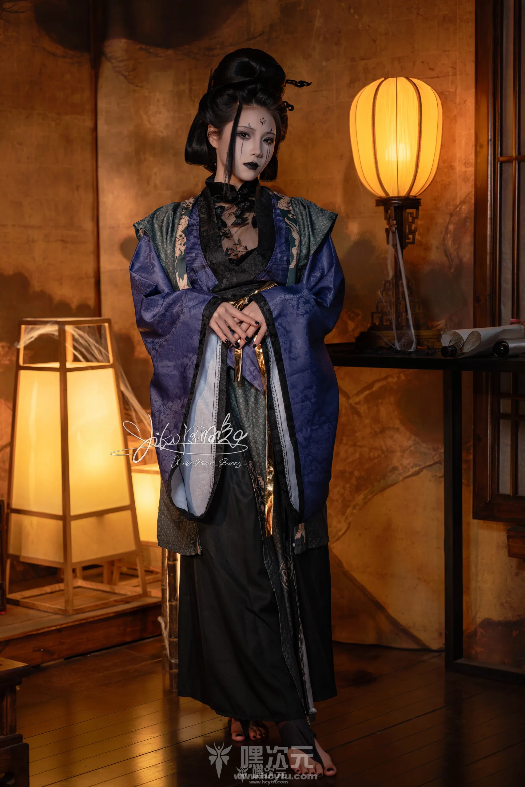 Yiko湿润兔 阁中四妹 无情画最新写真图片在线观看