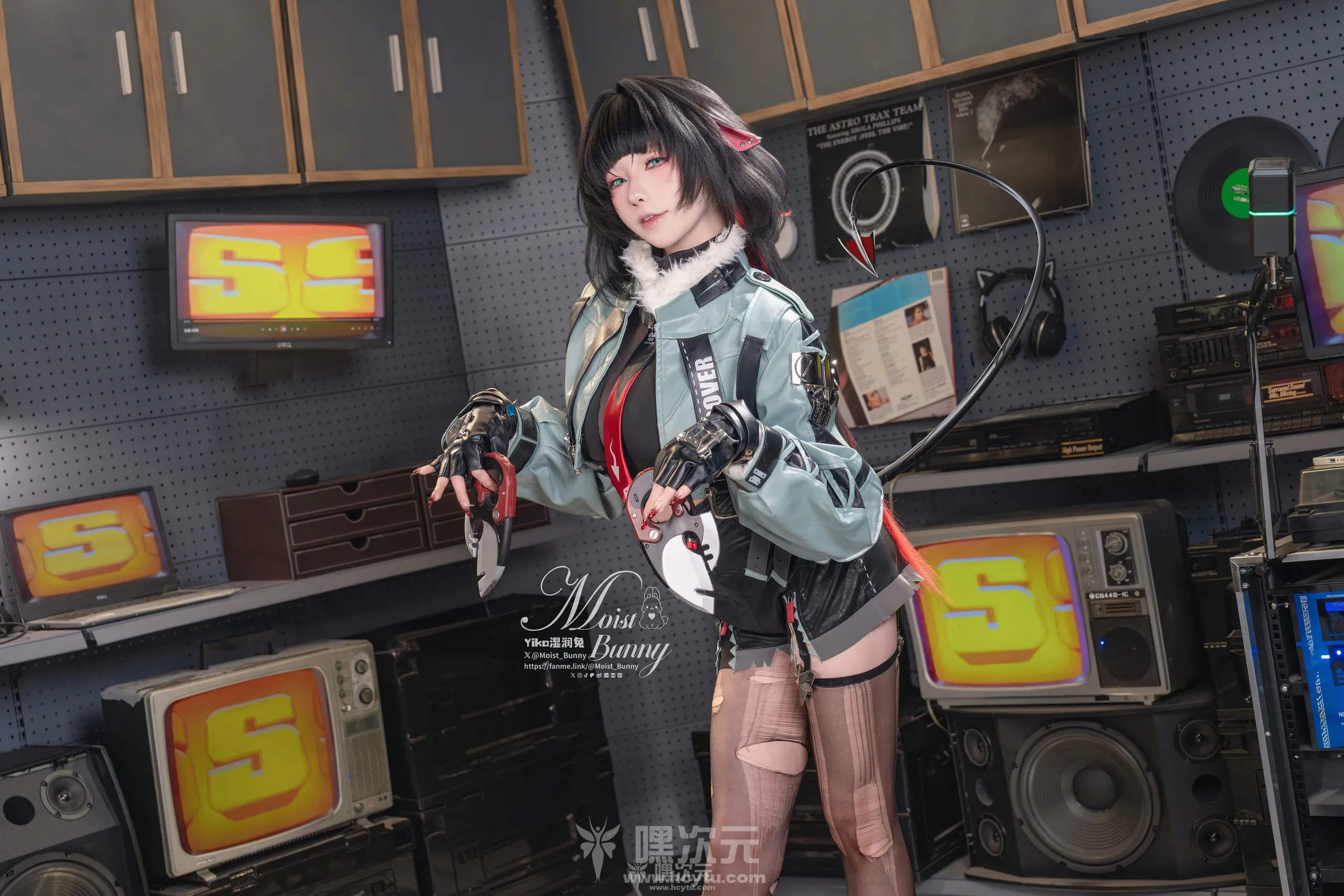高能预警！Yiko湿润兔变身《绝区零》简·杜，制服美腿爆击视觉神经