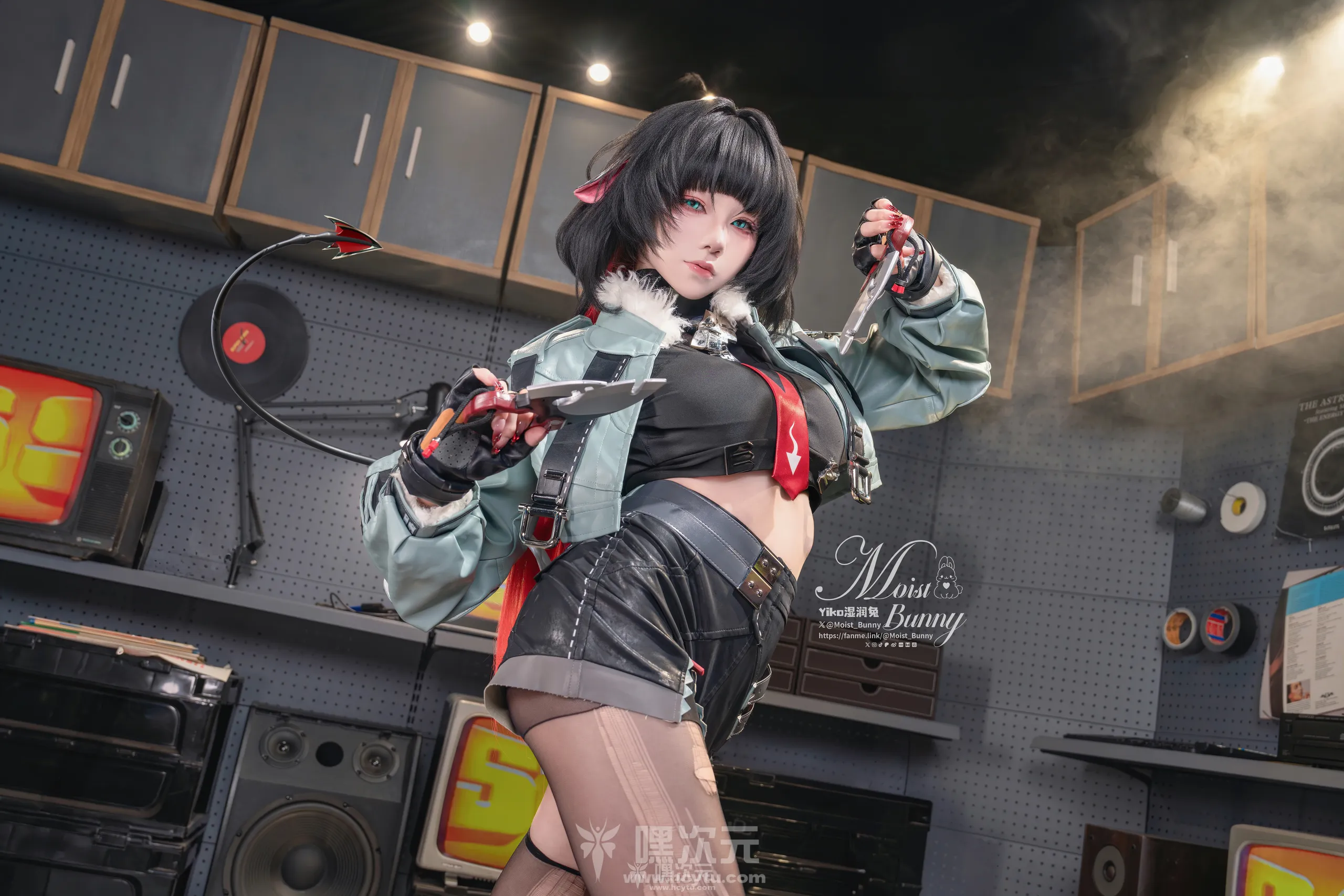 高能预警！Yiko湿润兔变身《绝区零》简·杜，制服美腿爆击视觉神经