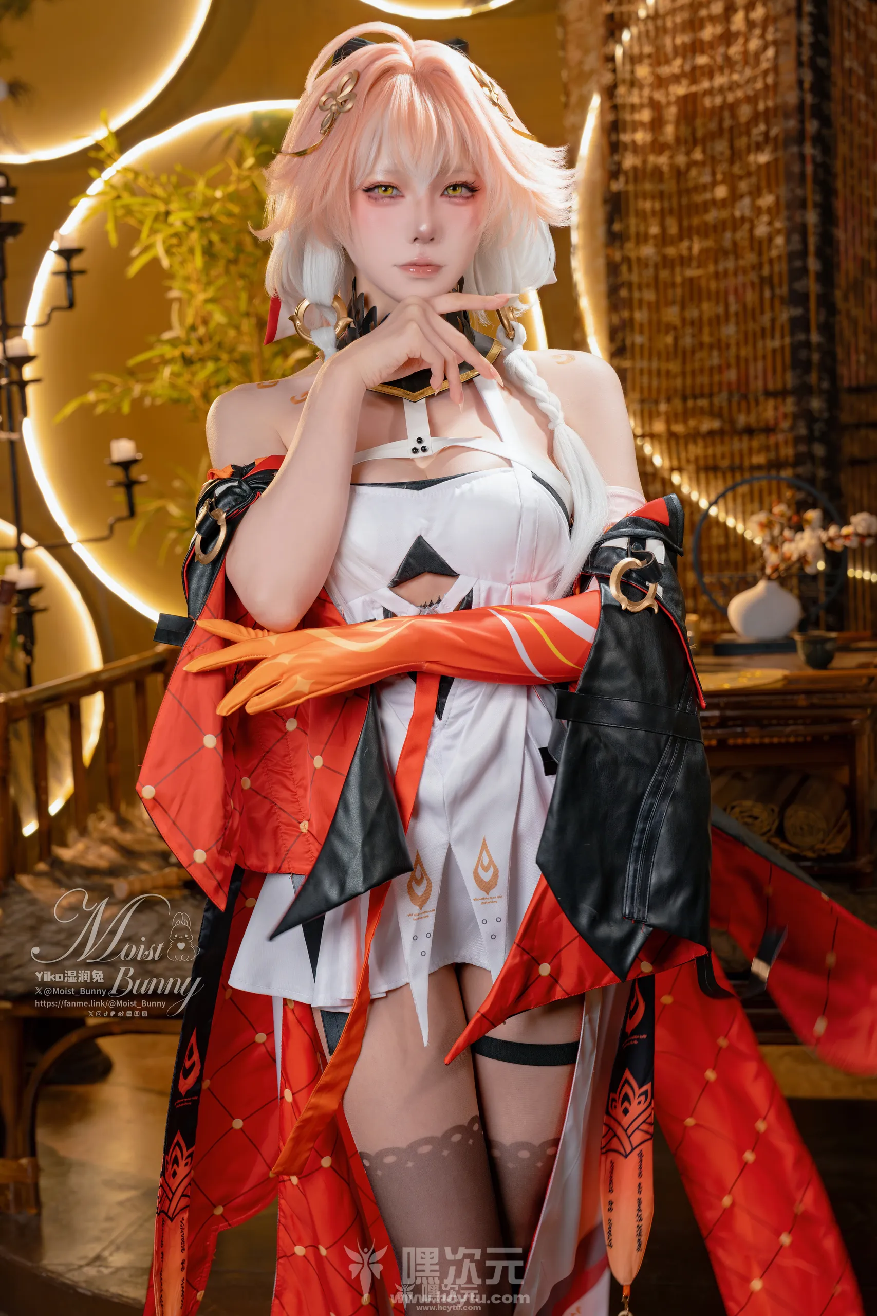 Yiko湿润兔 「炽羽策阵星」06月最新写真 | 当《鸣潮》长离褪下战甲…繁花深处等你沦陷！-嘿次元