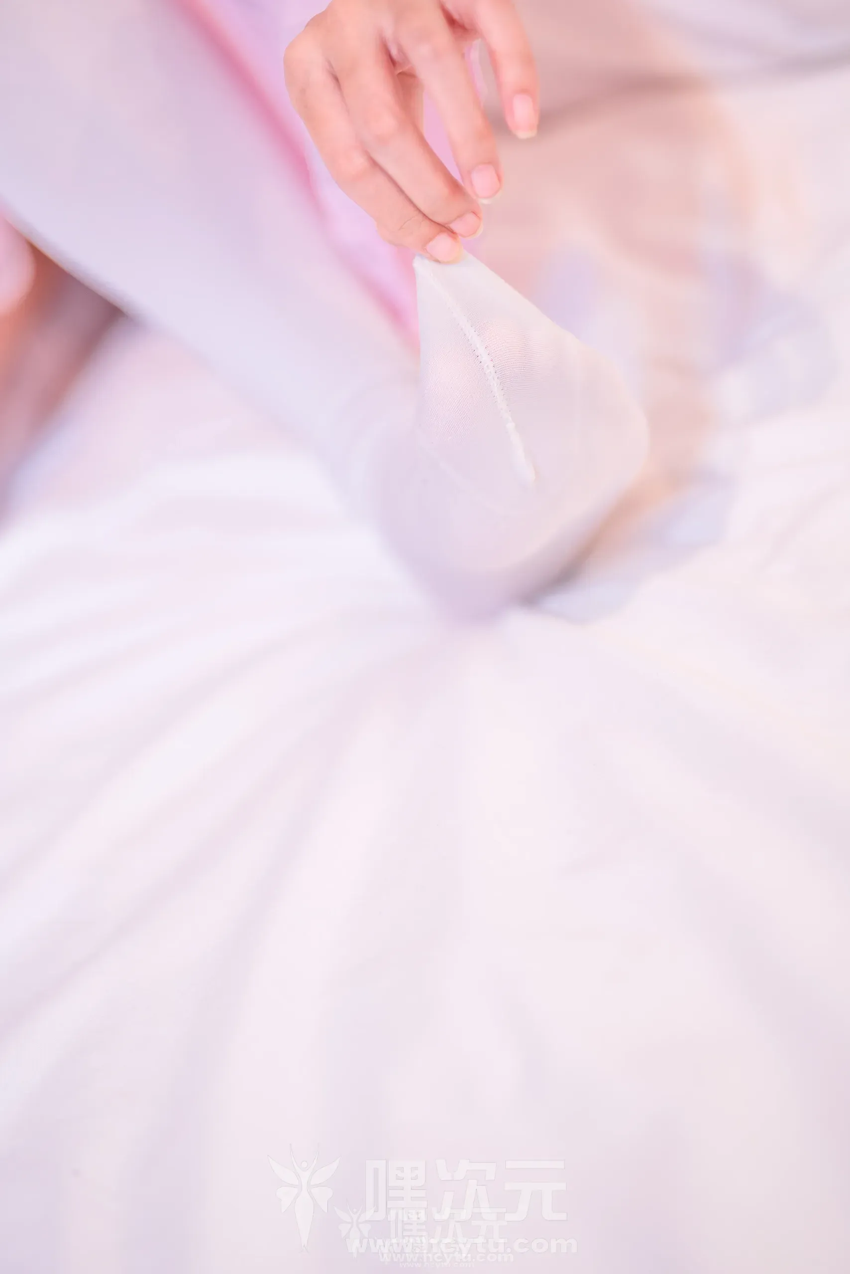 蠢沫沫 艾米莉亚的睡衣Cosplay – 床上的纯白与梦幻免费在线观看